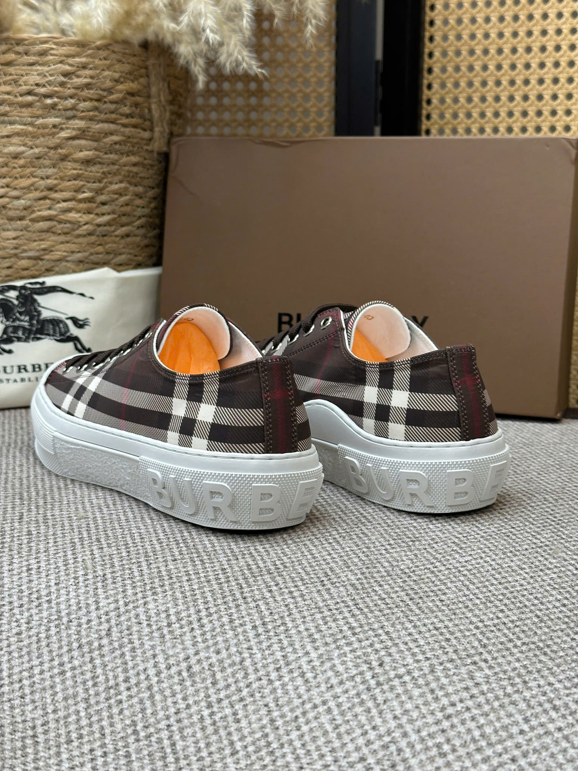 Giày sneaker Burberry BBR Check Low-top kẻ sọc Trắng Xám caro Like Auth 38-43 VTN