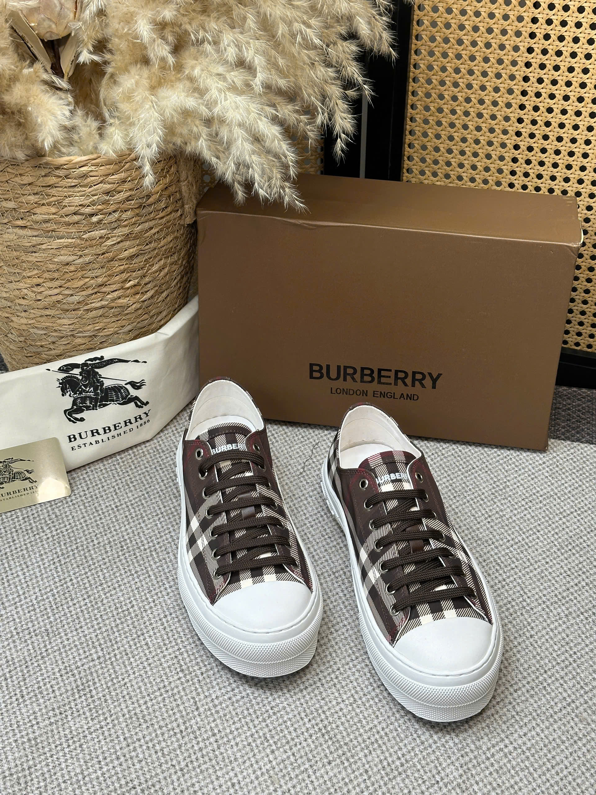 Giày sneaker Burberry BBR Check Low-top kẻ sọc Trắng Xám caro Like Auth 38-43 VTN