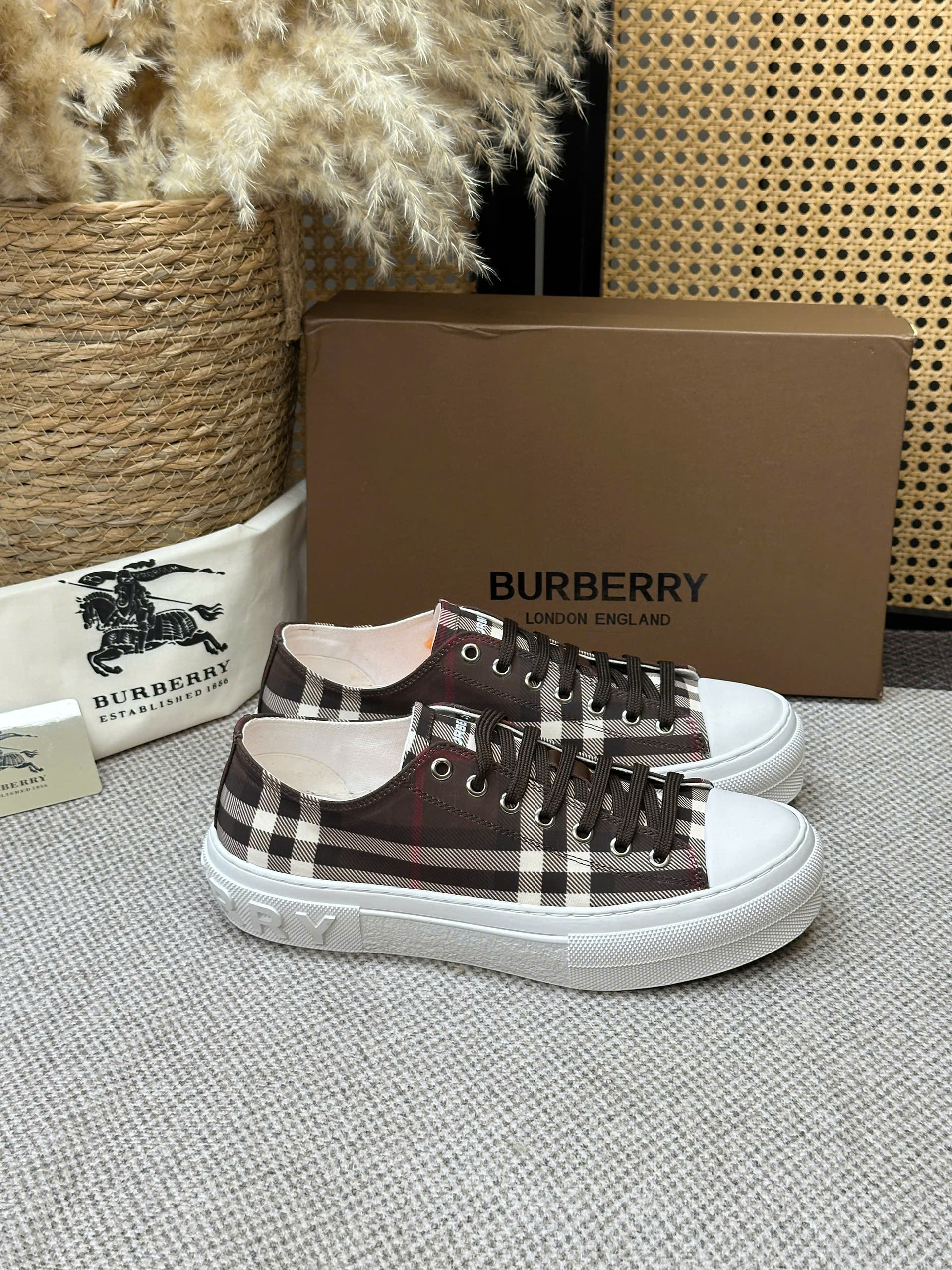 Giày sneaker Burberry BBR Check Low-top kẻ sọc Trắng Xám caro Like Auth 38-43 VTN