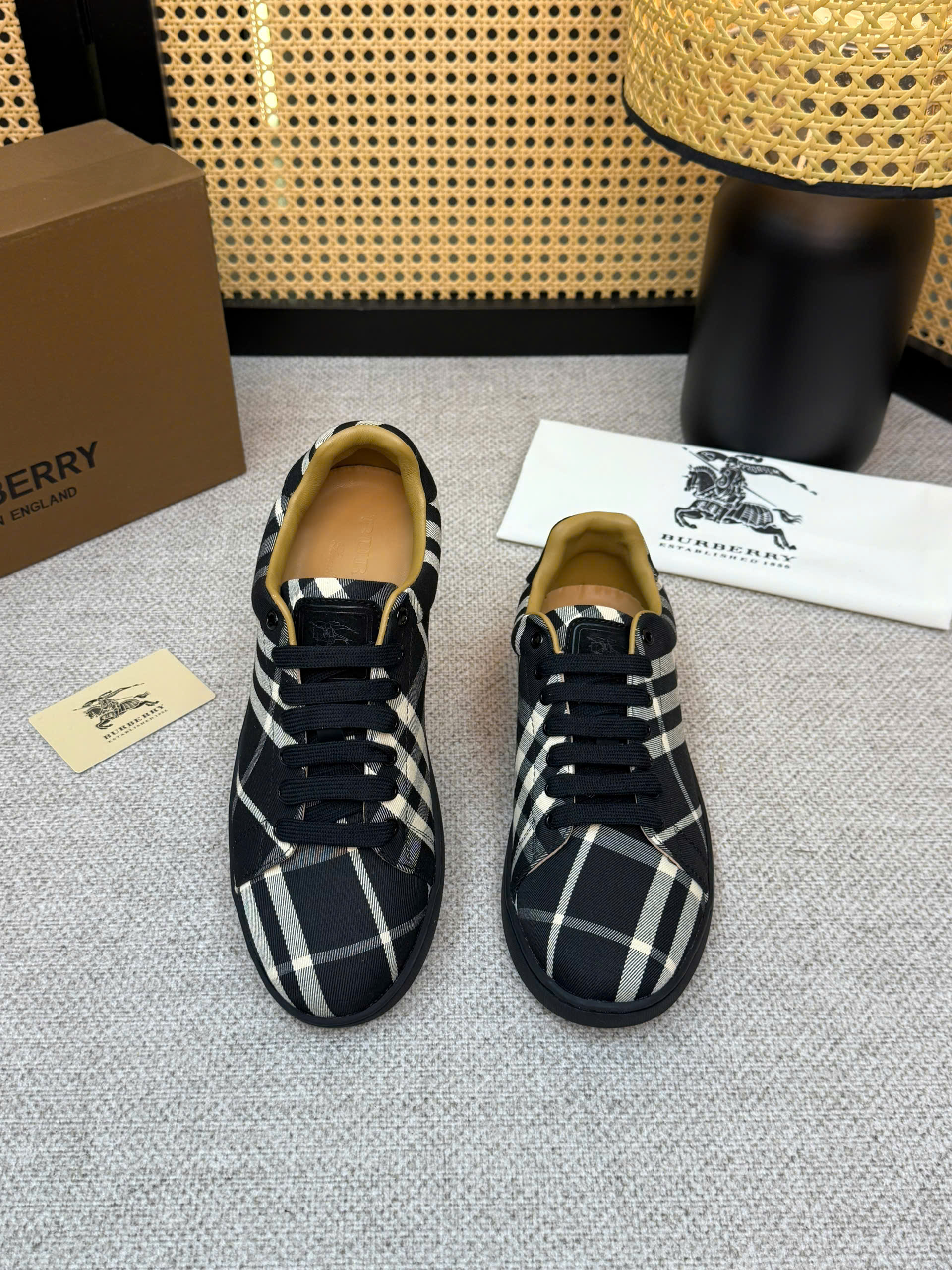 Giày sneaker Burberry BBR Đen kẻ sọc chéo Caro Like Auth 38-43 VTN