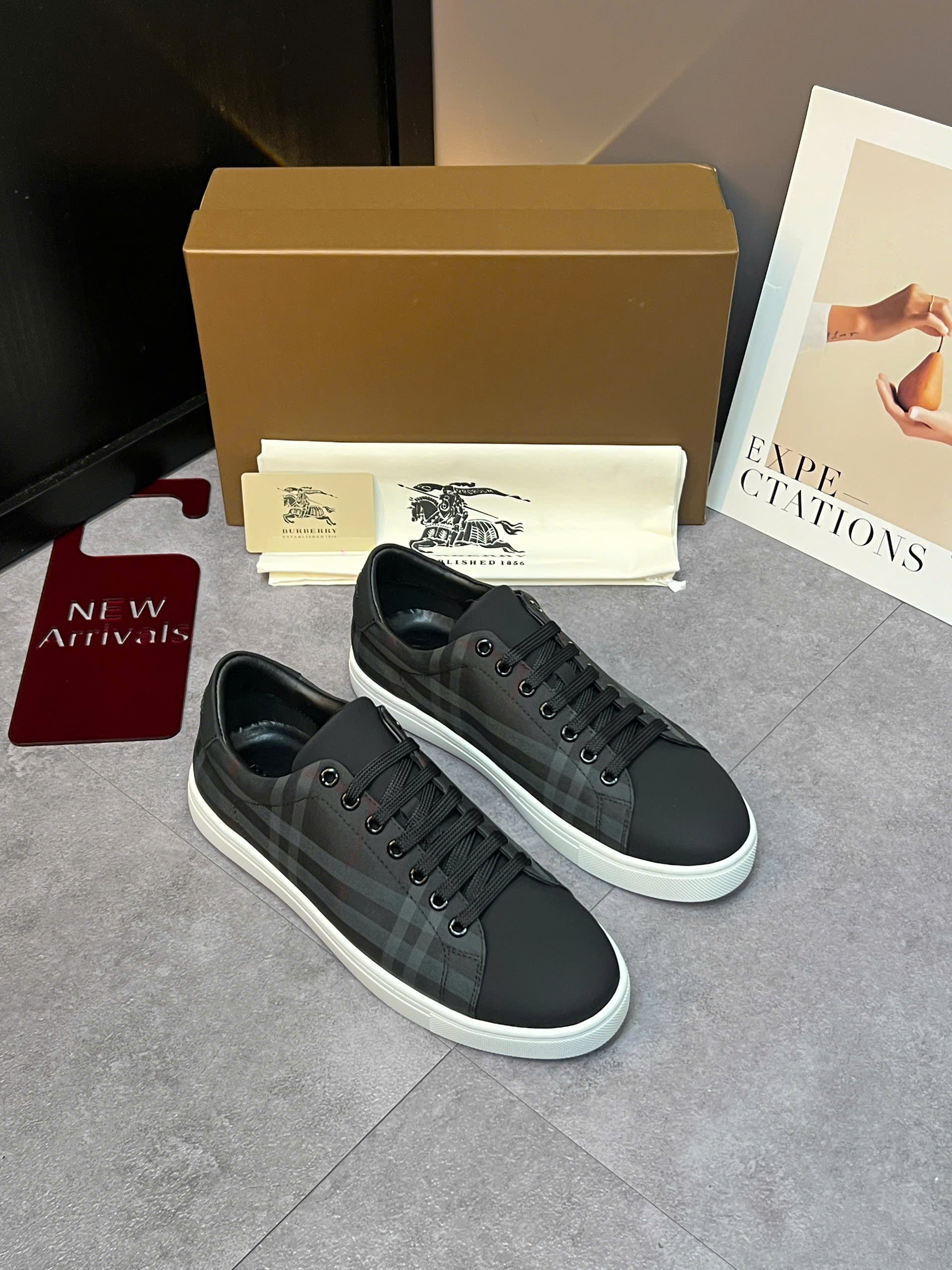 Giày sneaker Burberry BBR Đen kẻ sọc Xám Caro Like Auth 38-43 VTN