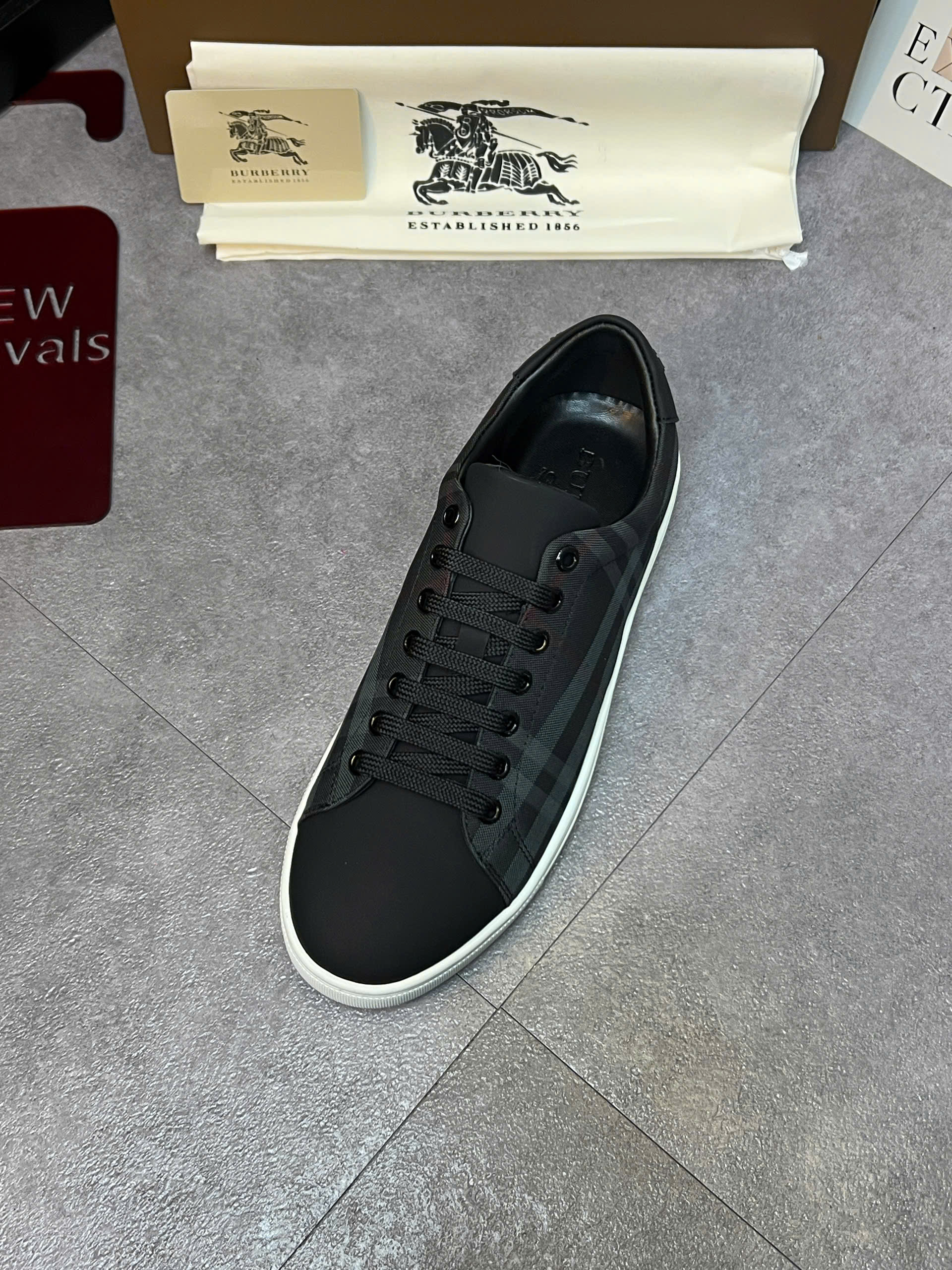 Giày sneaker Burberry BBR Đen kẻ sọc Xám Caro Like Auth 38-43 VTN