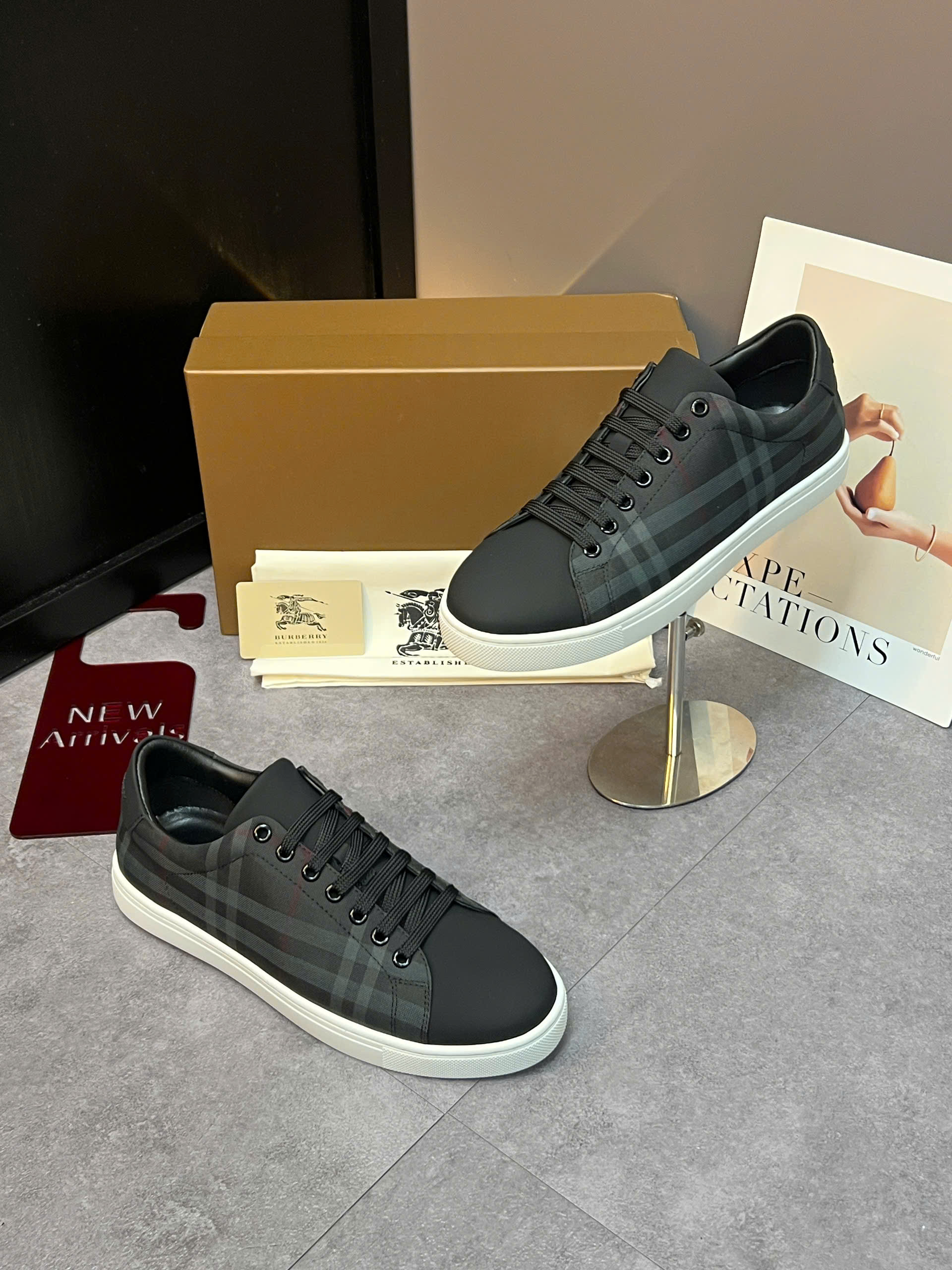 Giày sneaker Burberry BBR Đen kẻ sọc Xám Caro Like Auth 38-43 VTN
