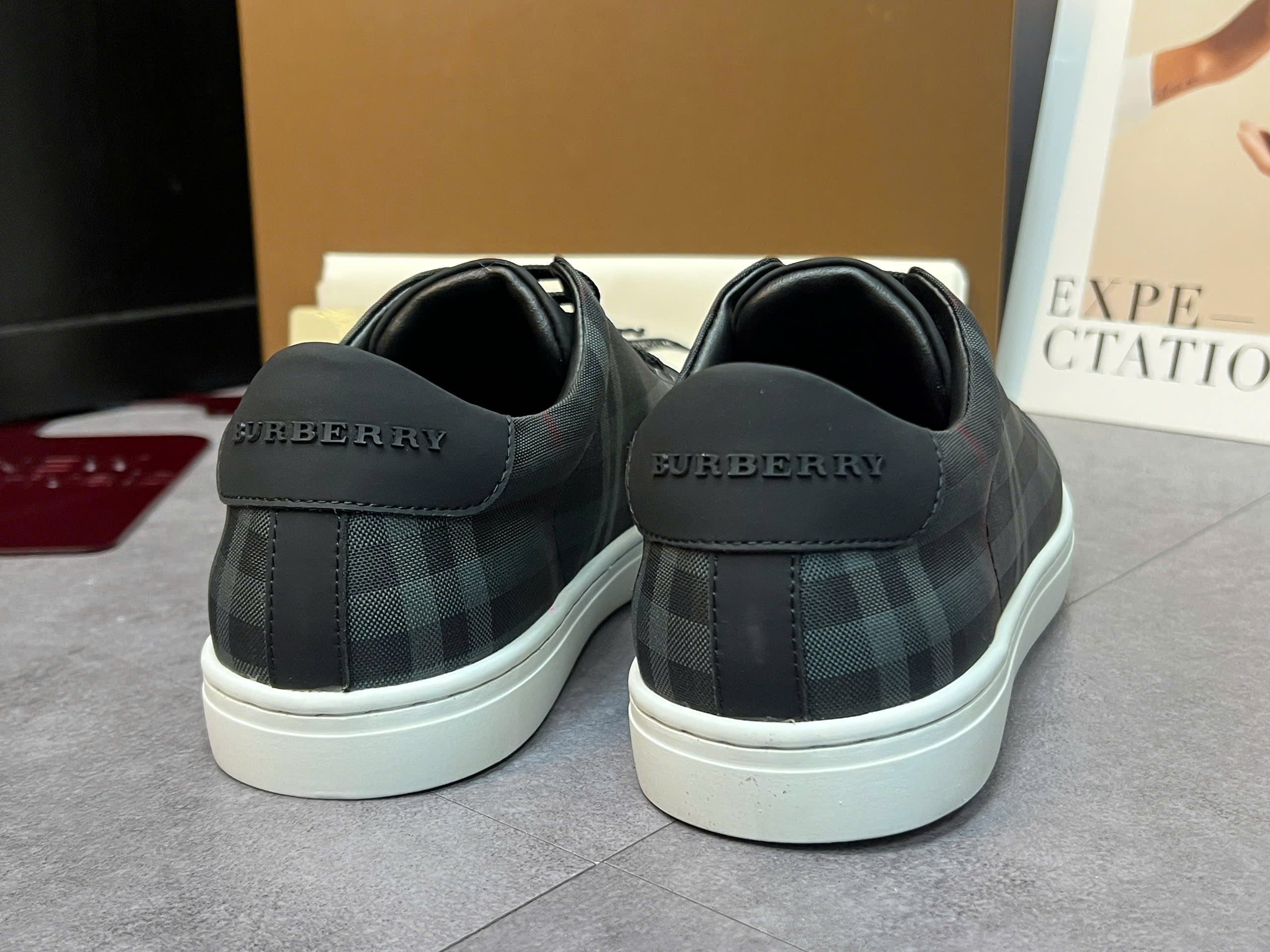 Giày sneaker Burberry BBR Đen kẻ sọc Xám Caro Like Auth 38-43 VTN