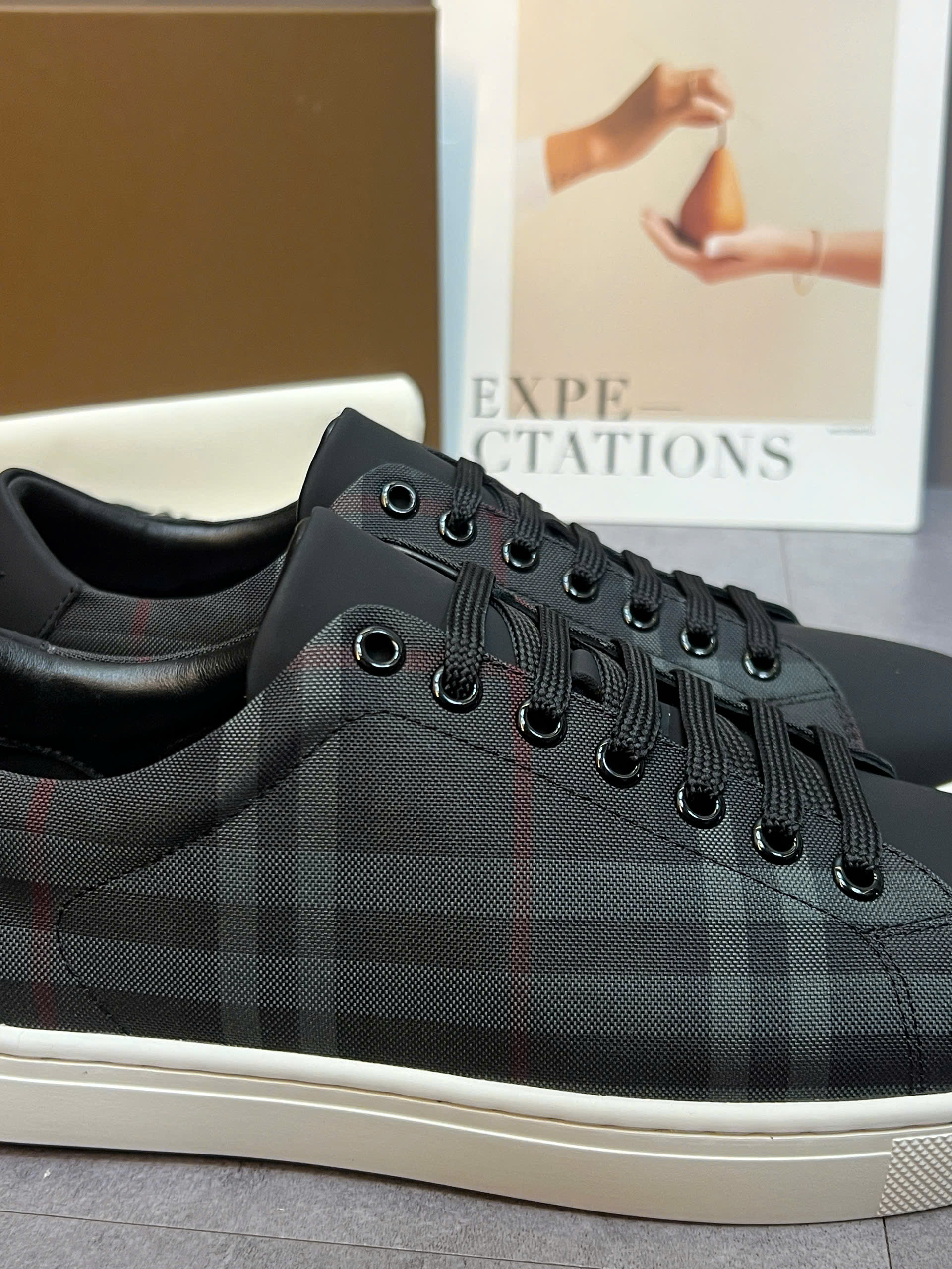 Giày sneaker Burberry BBR Đen kẻ sọc Xám Caro Like Auth 38-43 VTN