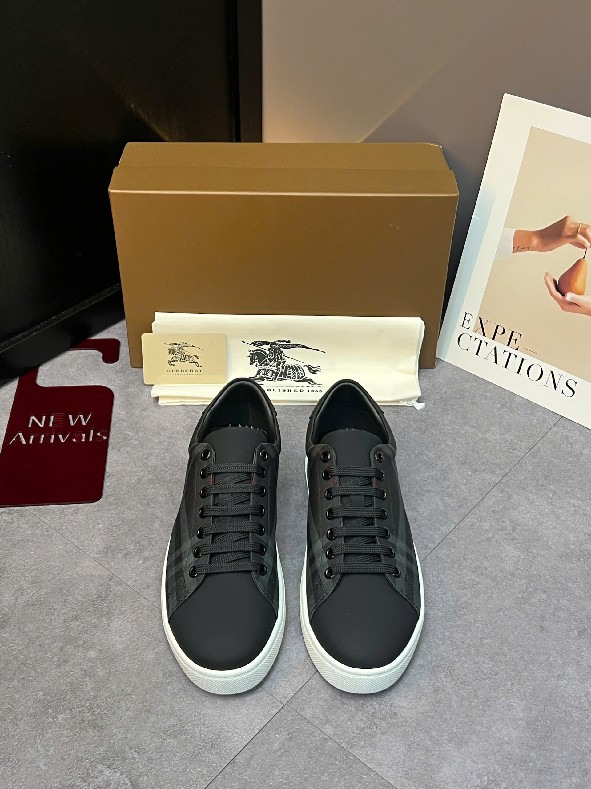 Giày sneaker Burberry BBR Đen kẻ sọc Xám Caro Like Auth 38-43 VTN
