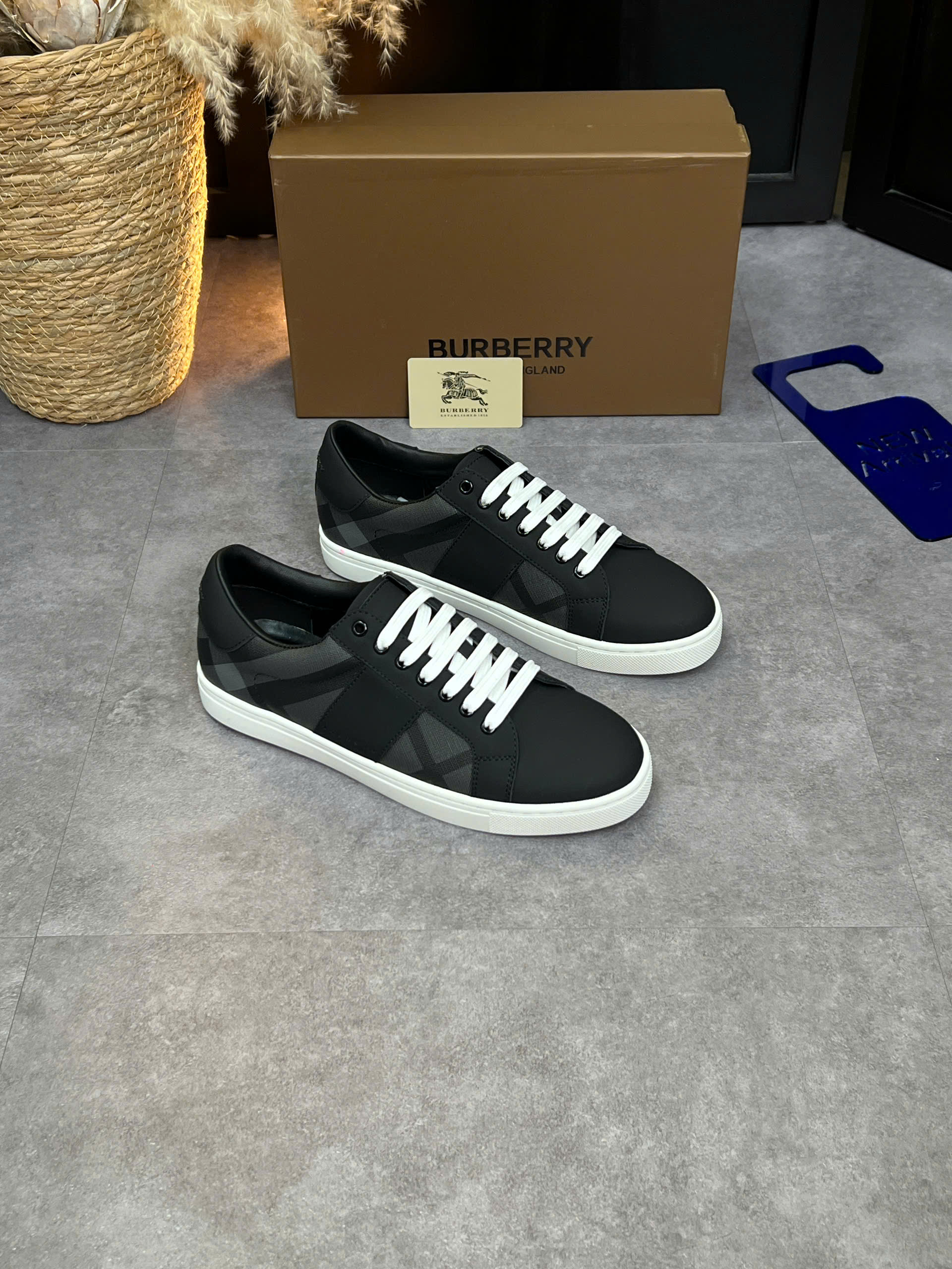 Giày sneaker Burberry BBR Larkhall Đen kẻ sọc chéo Like Auth 38-43 VTN