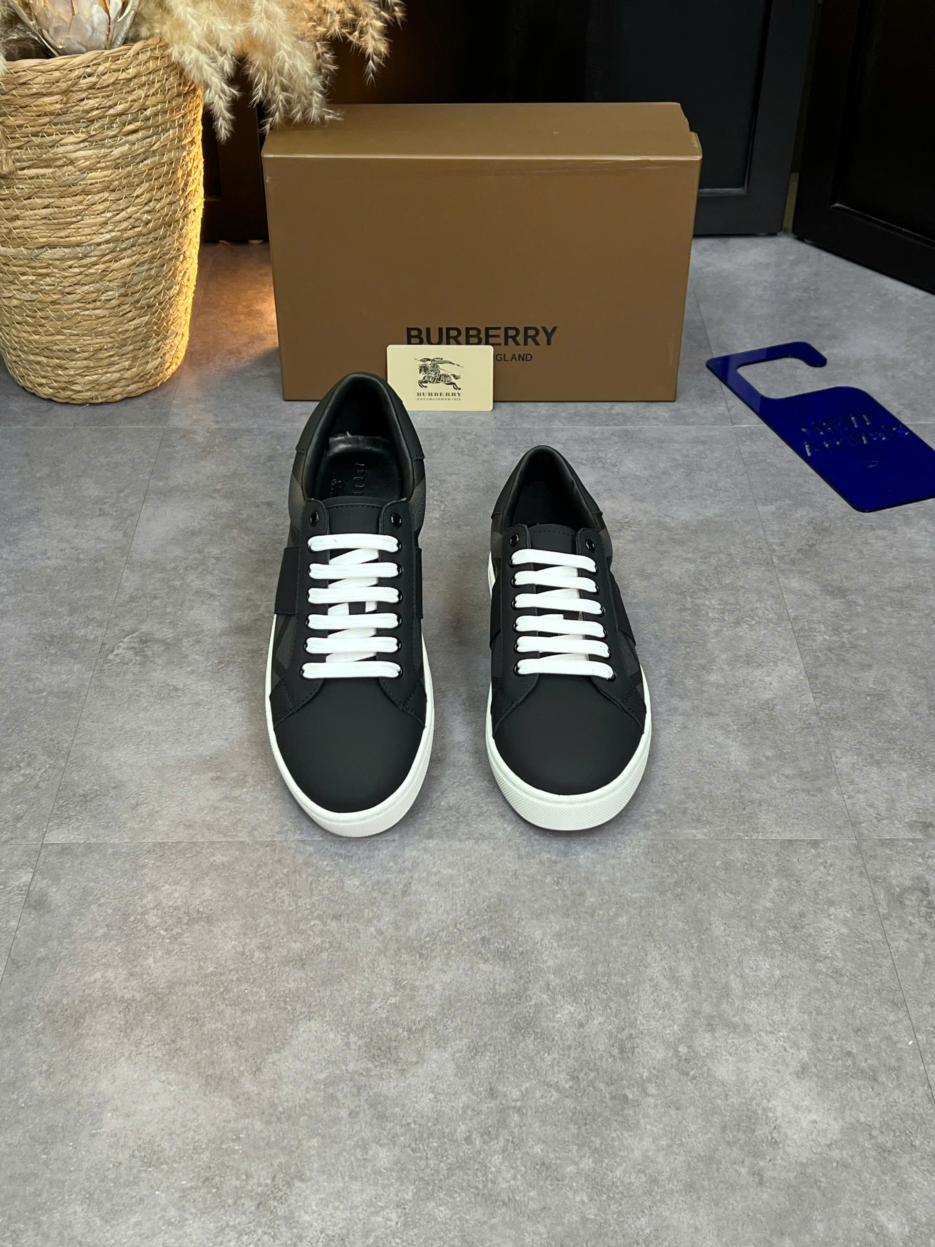 Giày sneaker Burberry BBR Larkhall Đen kẻ sọc chéo Like Auth 38-43 VTN