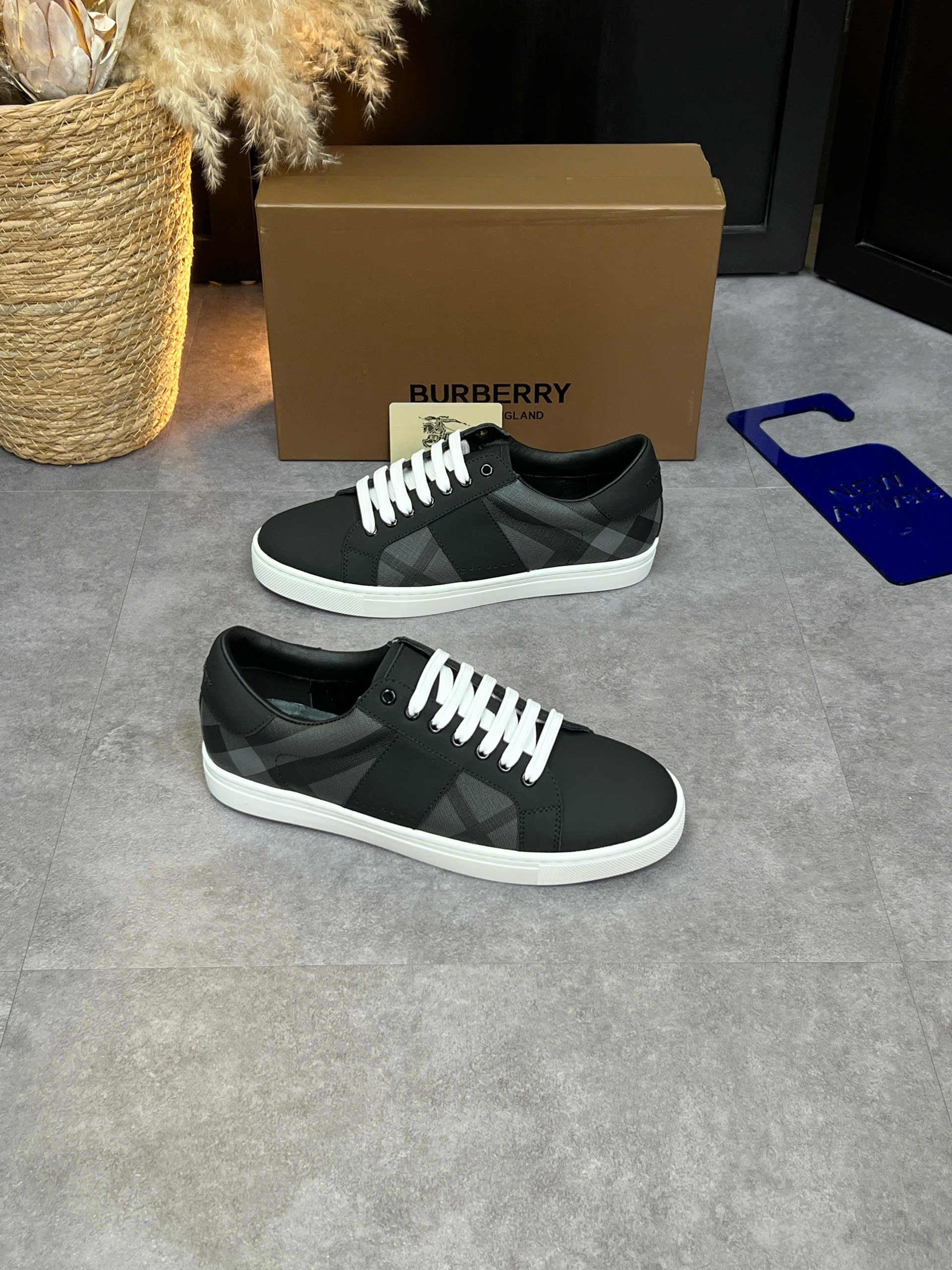 Giày sneaker Burberry BBR Larkhall Đen kẻ sọc chéo Like Auth 38-43 VTN