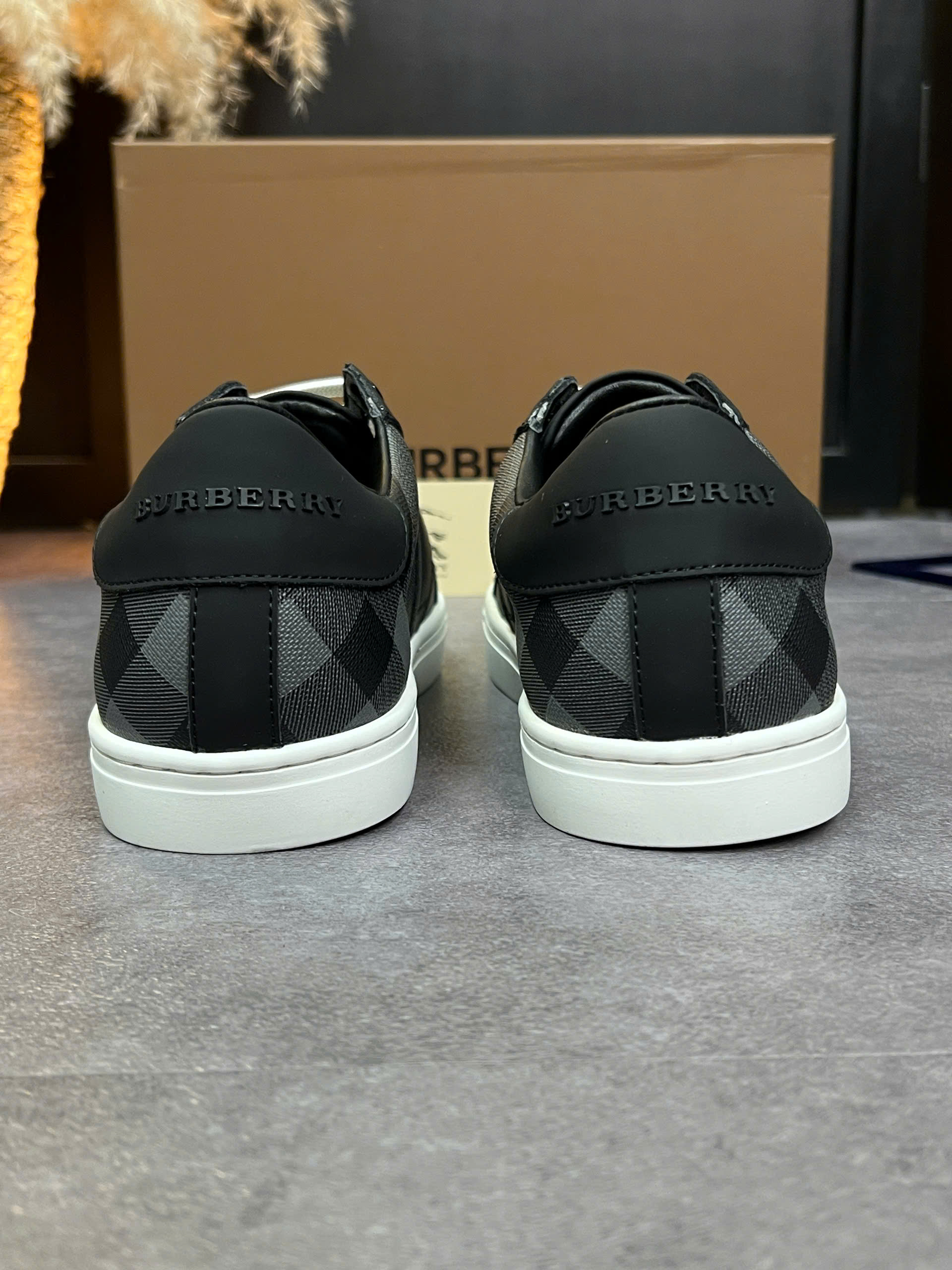 Giày sneaker Burberry BBR Larkhall Đen kẻ sọc chéo Like Auth 38-43 VTN