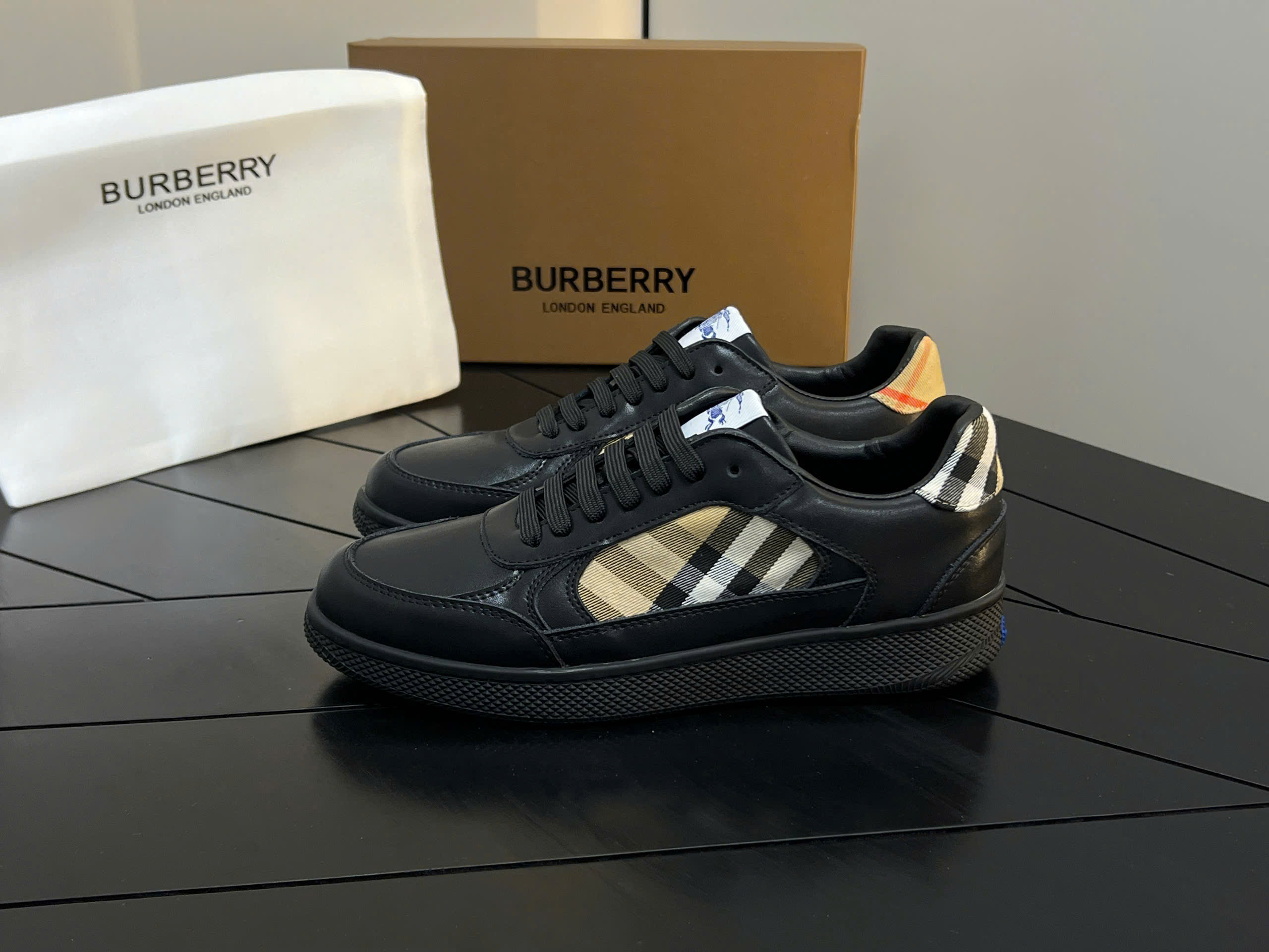 Giày sneaker Burberry BBR Terrace Leather Trắng kẻ sọc tag vải Caro Like Auth 38-43 VTN