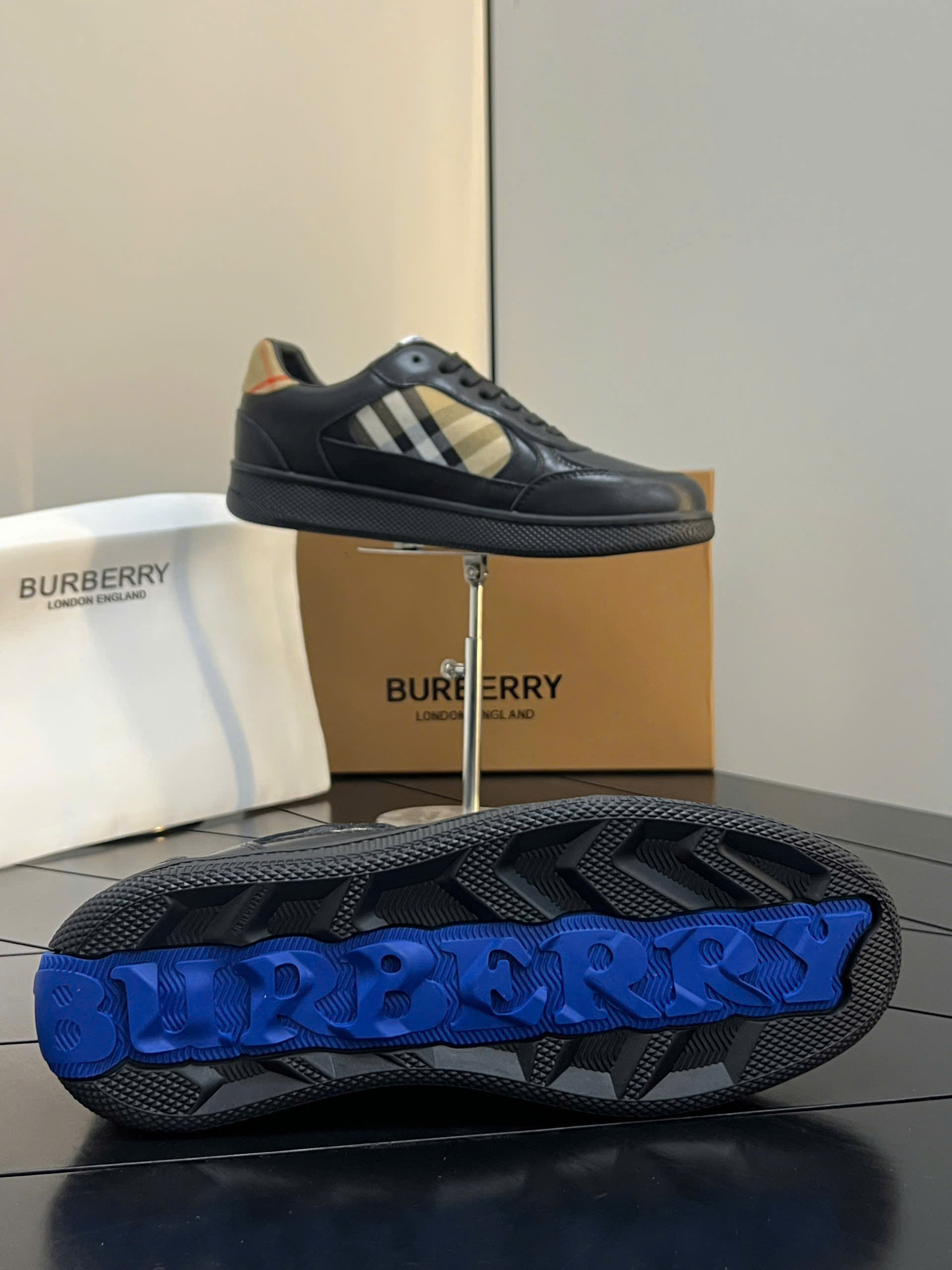 Giày sneaker Burberry BBR Terrace Leather Trắng kẻ sọc tag vải Caro Like Auth 38-43 VTN