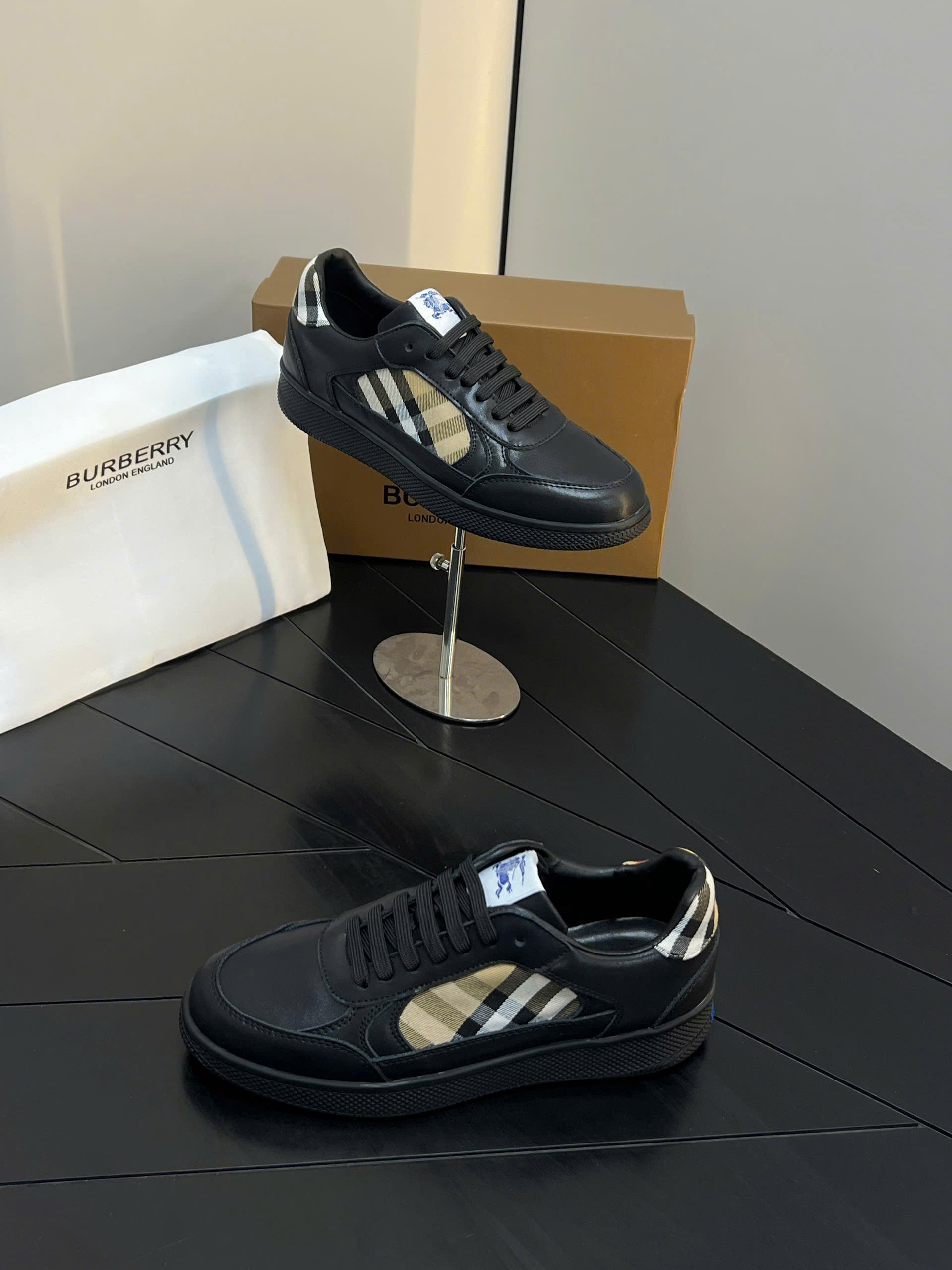 Giày sneaker Burberry BBR Terrace Leather Trắng kẻ sọc tag vải Caro Like Auth 38-43 VTN
