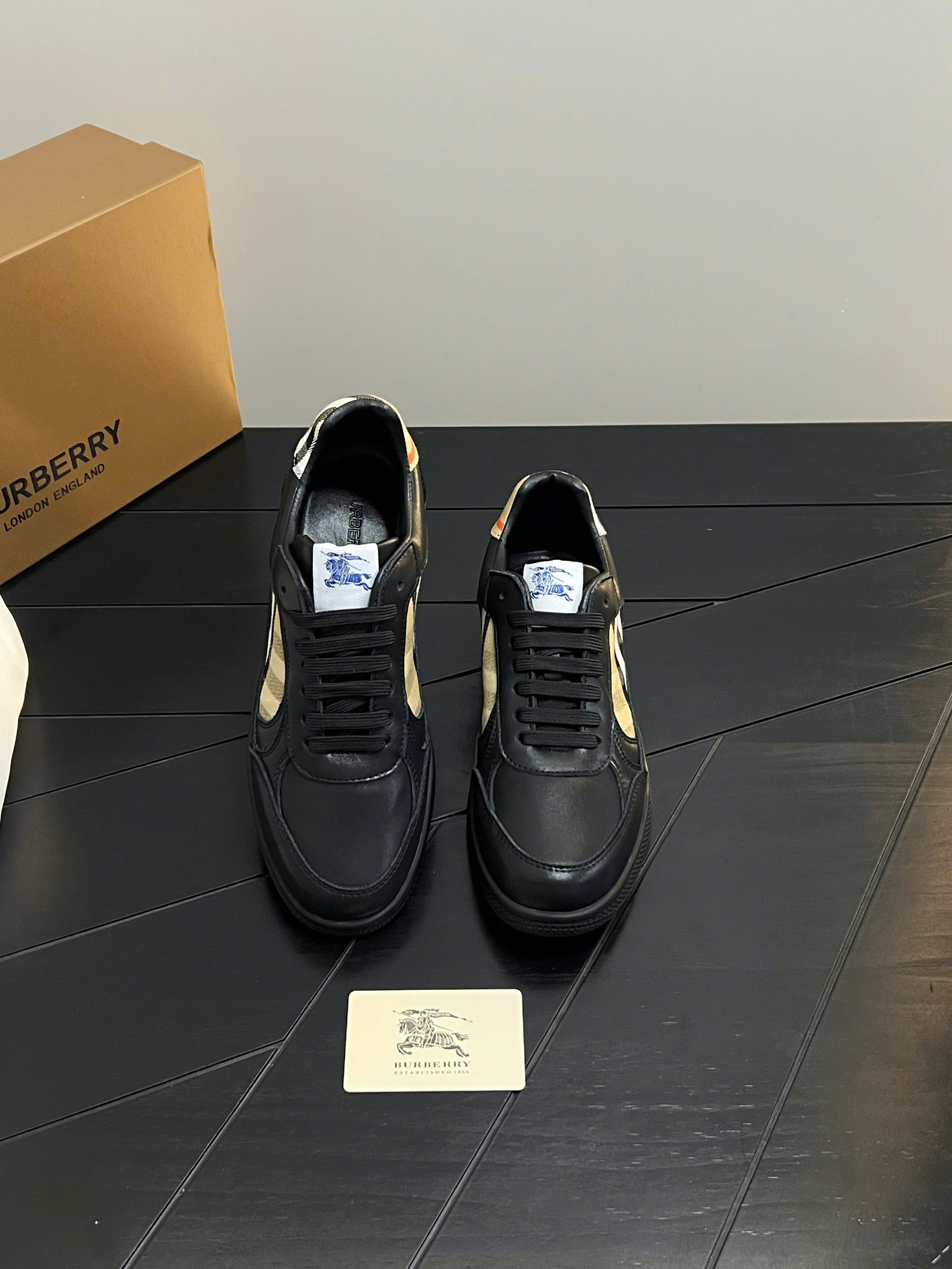 Giày sneaker Burberry BBR Terrace Leather Trắng kẻ sọc tag vải Caro Like Auth 38-43 VTN