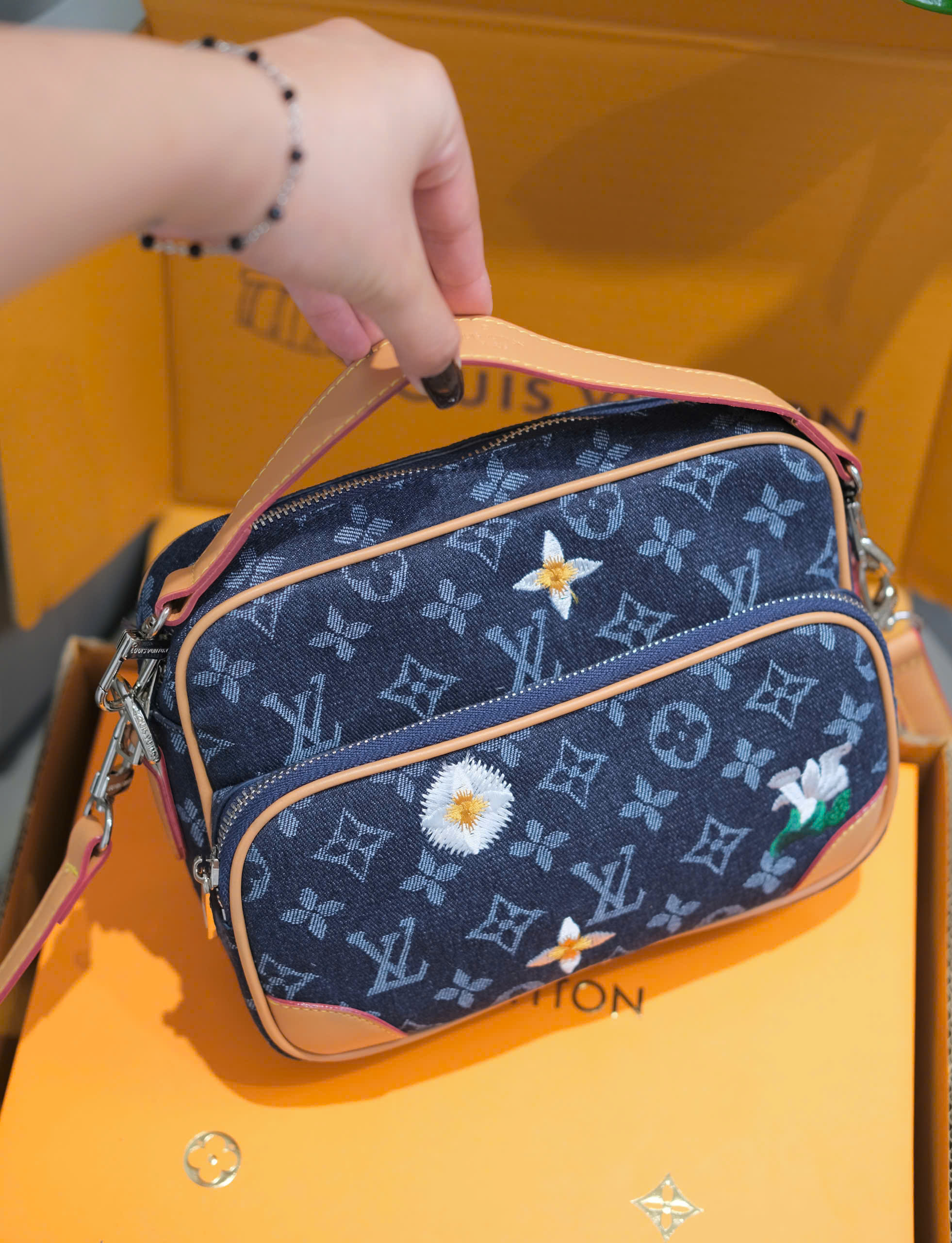 Túi đeo chéo Louis Vuitton LV Monogram Floral Denim Xanh Than Like Auth 25x18x11 PLD