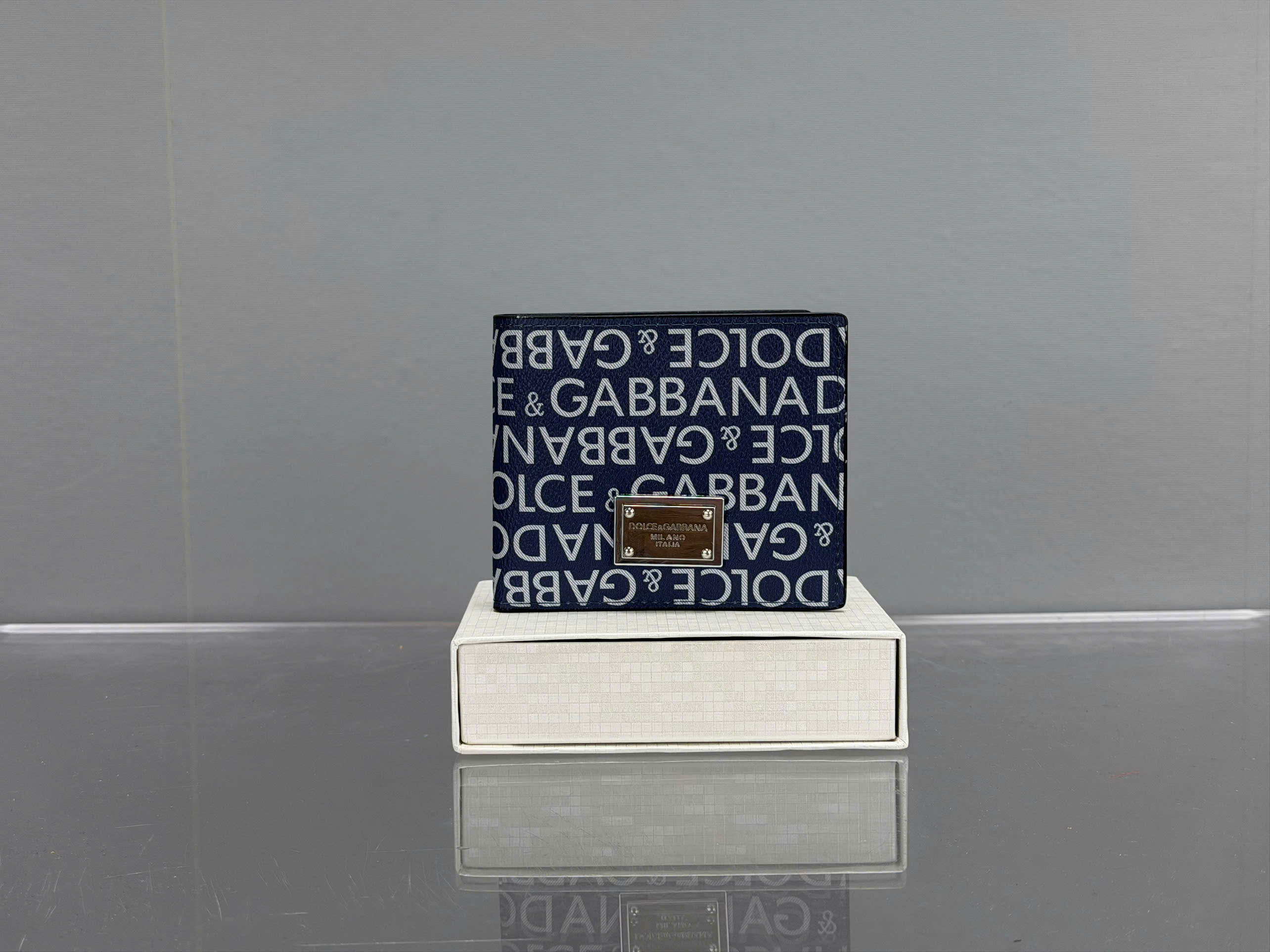 Ví ngắn Dolce Gabbana DG logo tag new 2026 Like Auth VTN