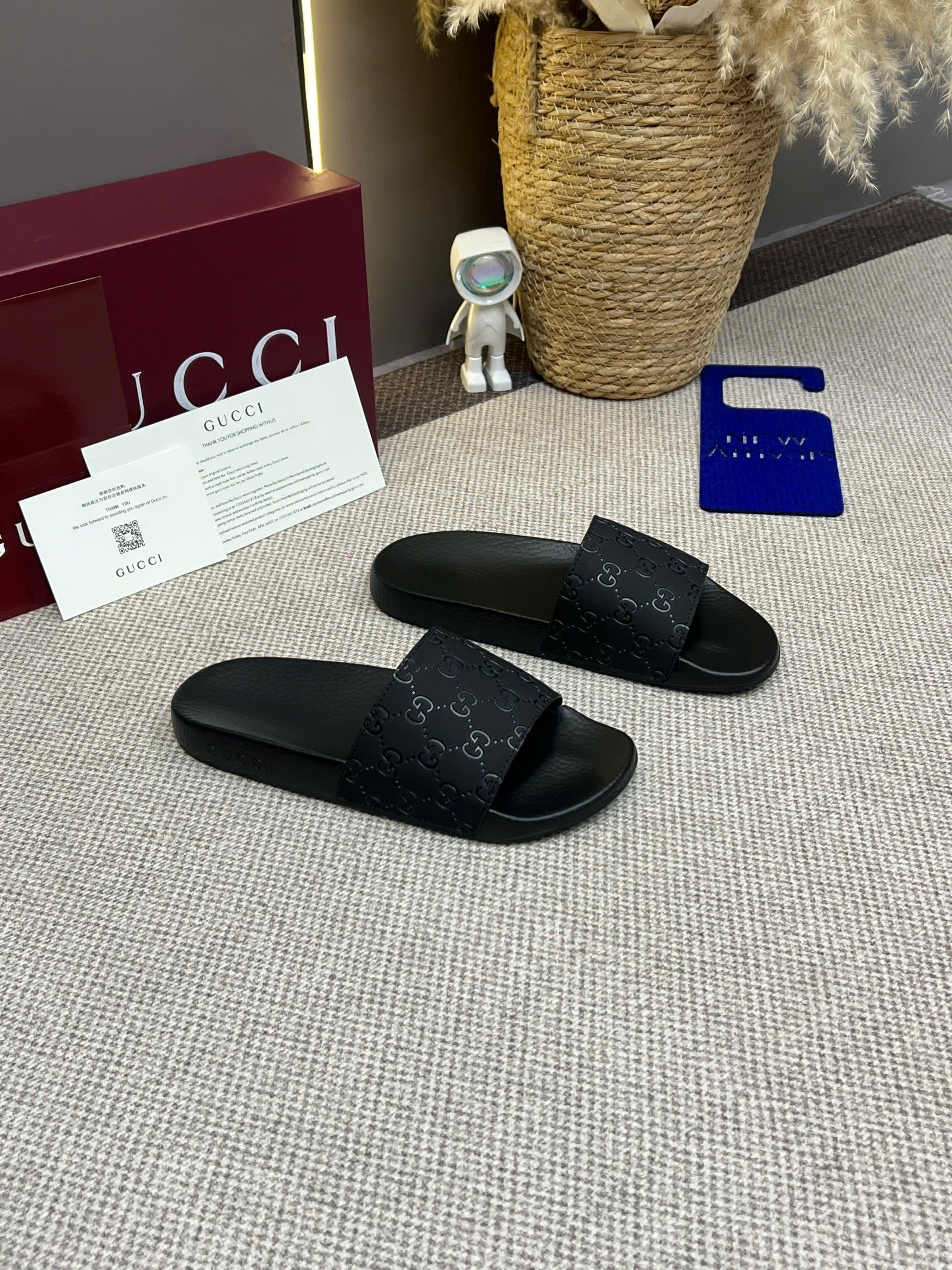 Dép quai ngang Gucci GC Đen logo full vân khắc chìm Like Auth 38-43 VTN