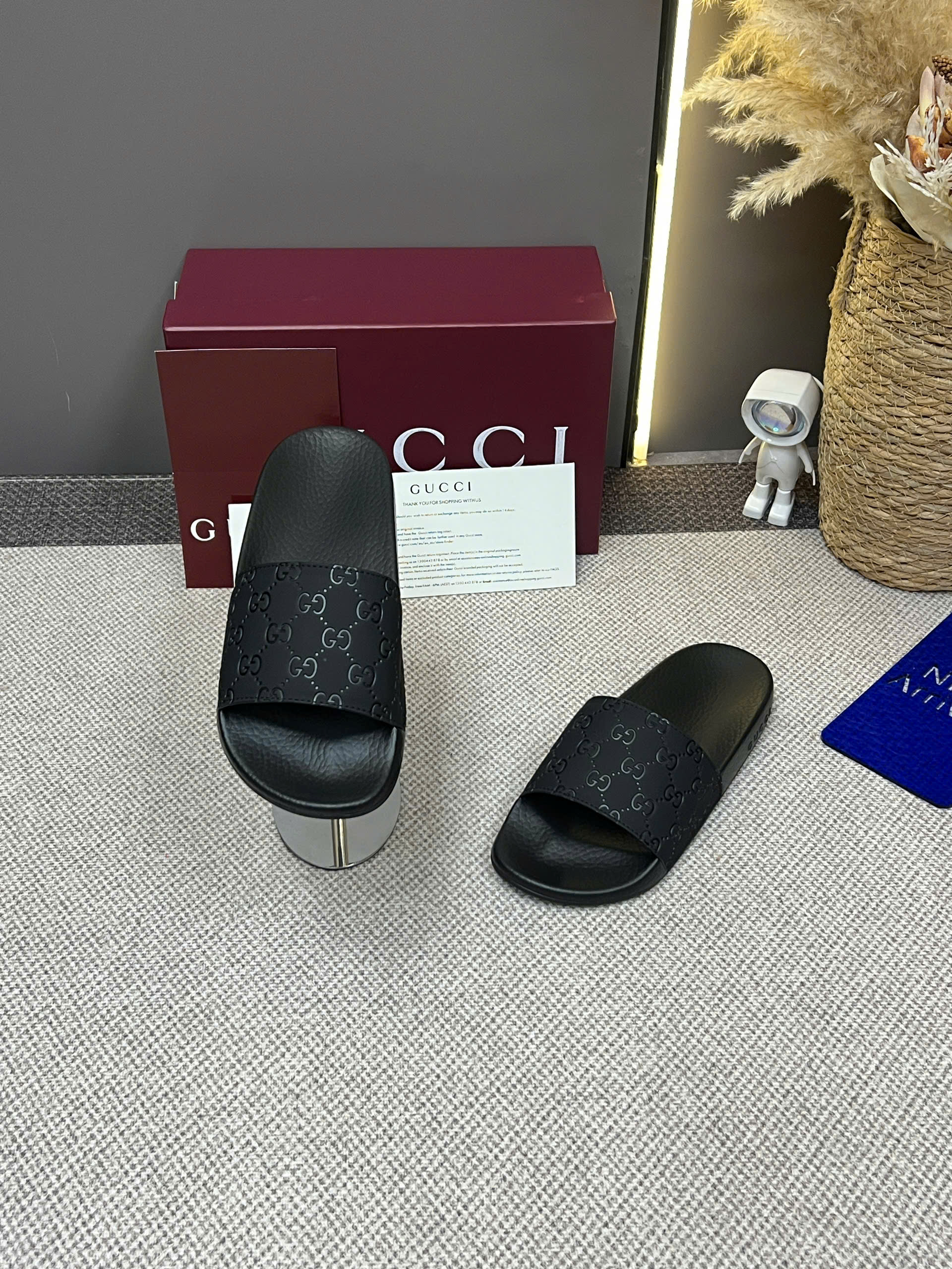 Dép quai ngang Gucci GC Đen logo full vân khắc chìm Like Auth 38-43 VTN