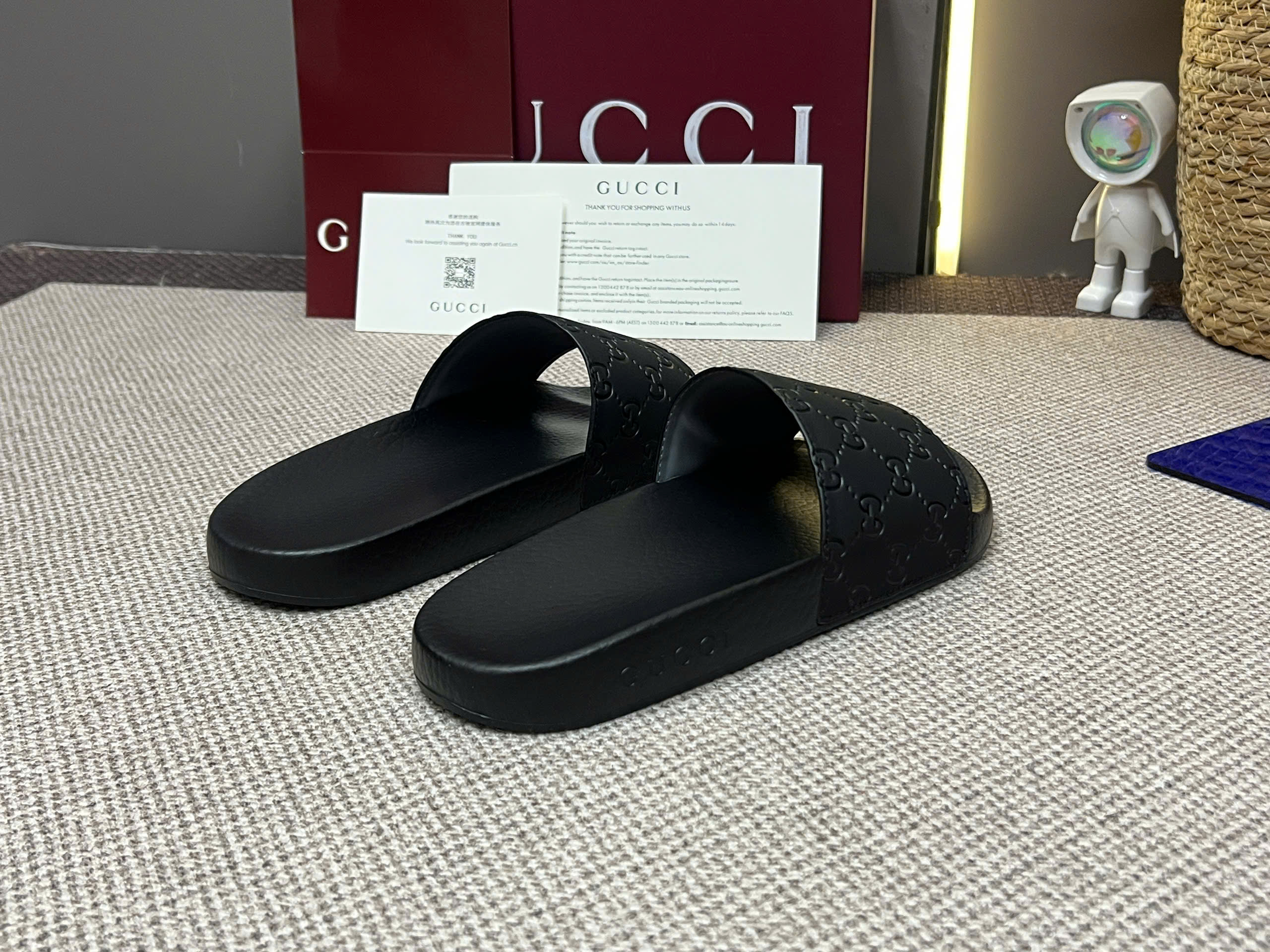 Dép quai ngang Gucci GC Đen logo full vân khắc chìm Like Auth 38-43 VTN