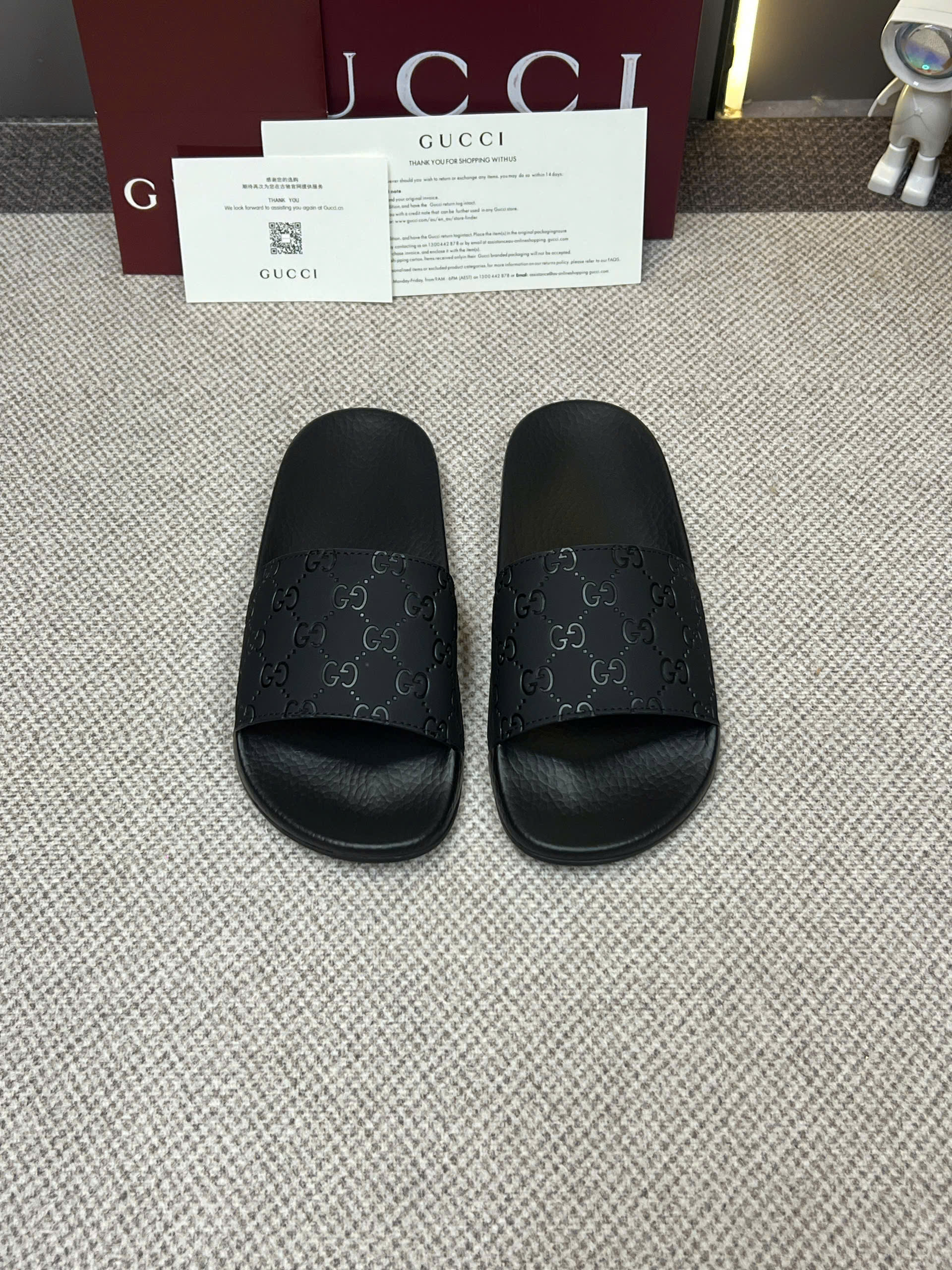 Dép quai ngang Gucci GC Đen logo full vân khắc chìm Like Auth 38-43 VTN