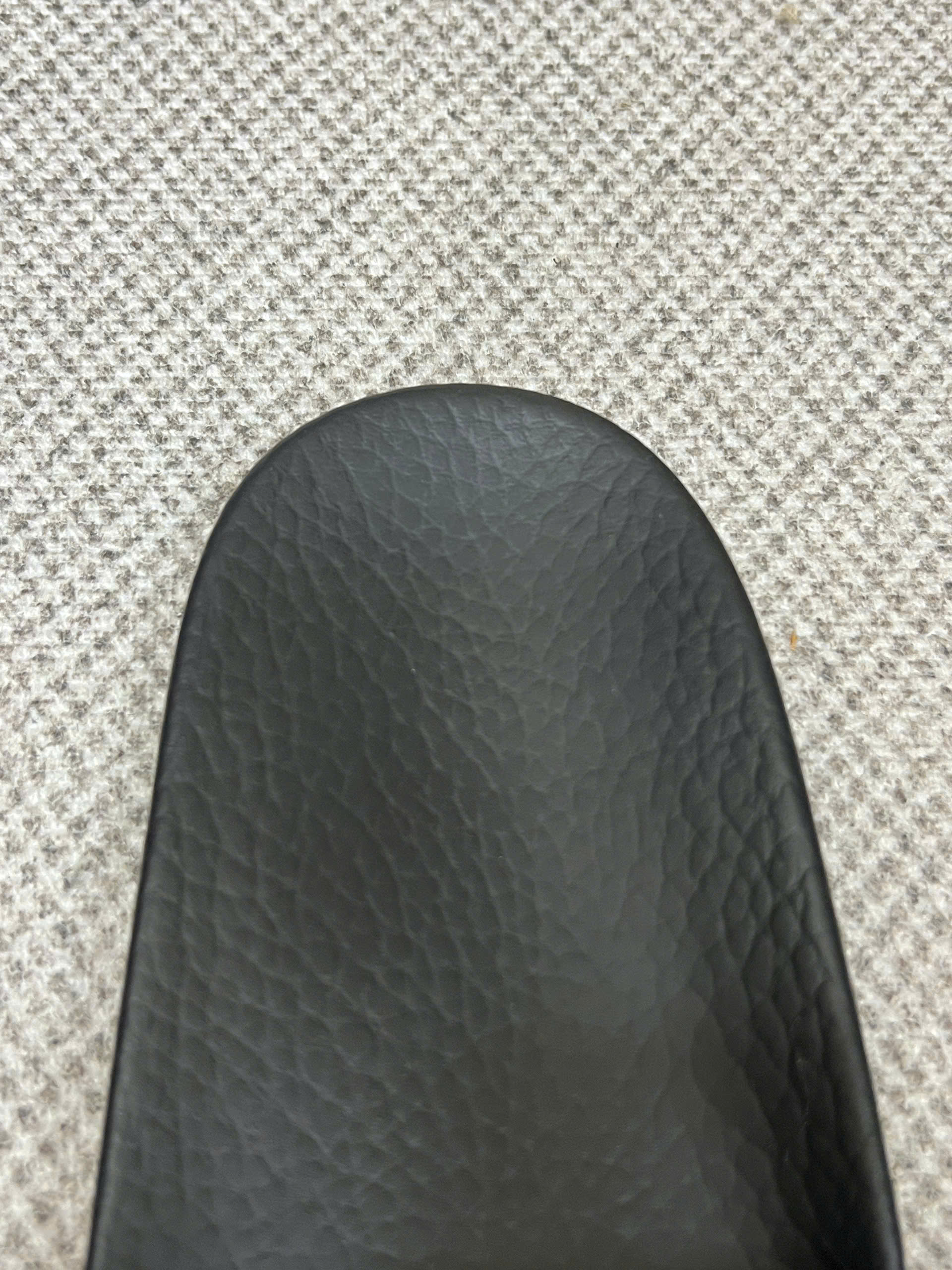 Dép quai ngang Gucci GC Đen logo full vân khắc chìm Like Auth 38-43 VTN