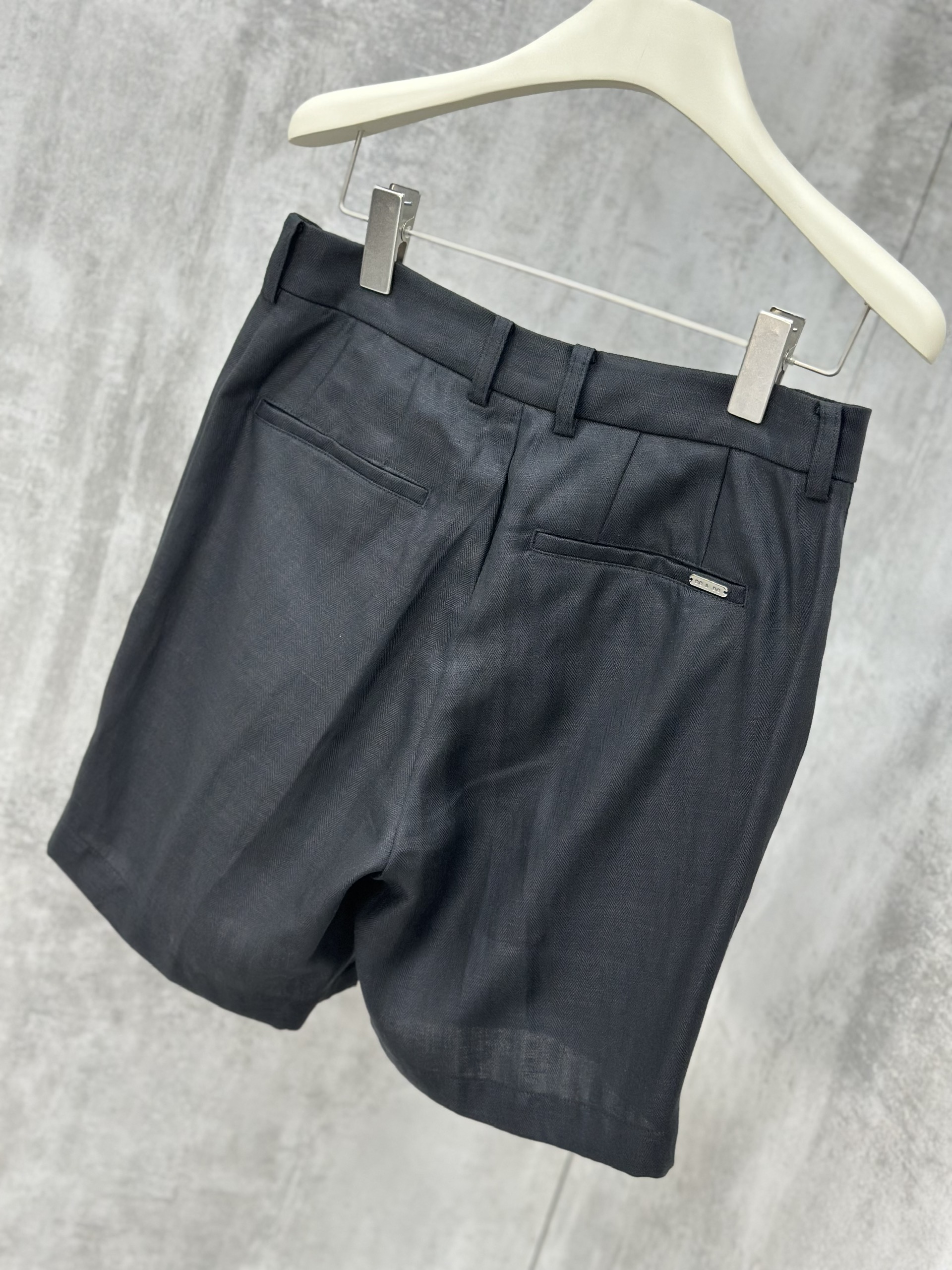 Quần short đũi Dolce Gabbana DG logo tag cạp Like Auth 28-34 VTN\Đen