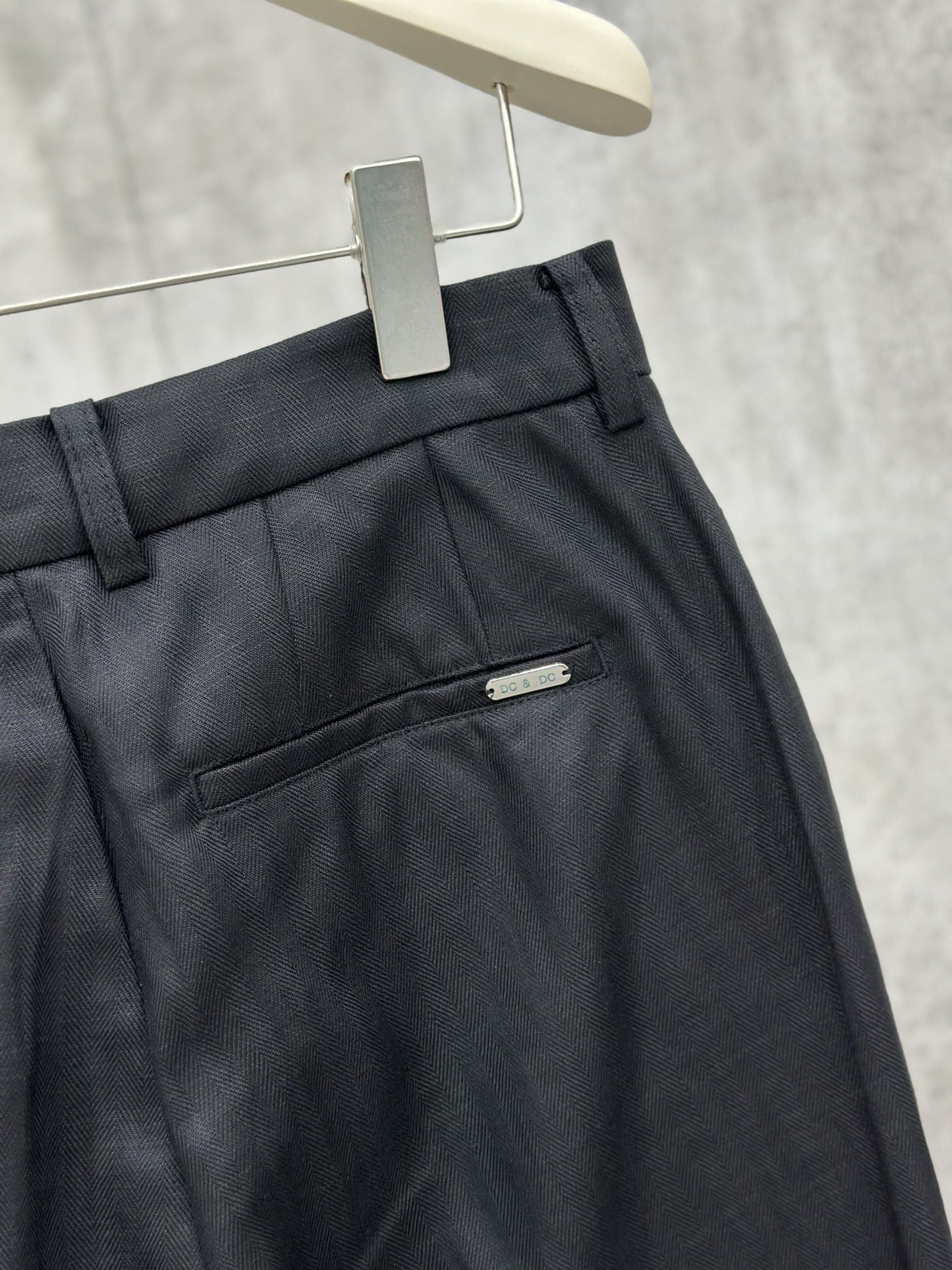 Quần short đũi Dolce Gabbana DG logo tag cạp Like Auth 28-34 VTN\Đen