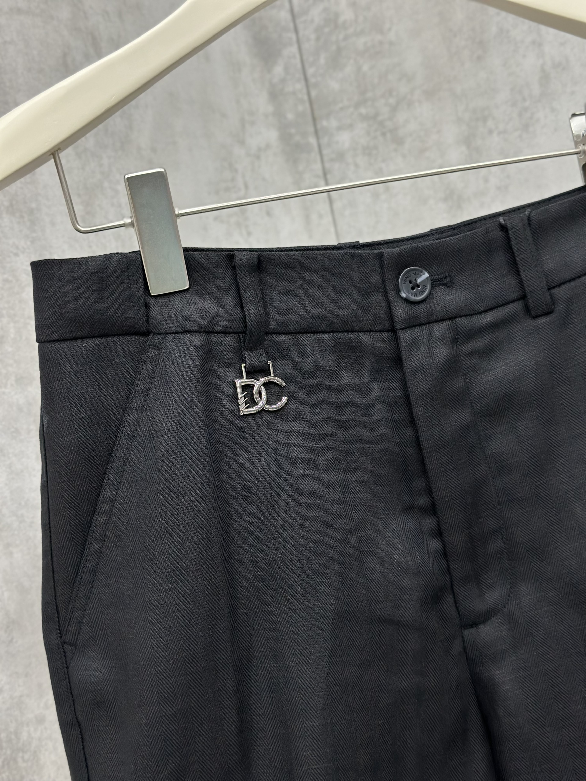 Quần short đũi Dolce Gabbana DG logo tag cạp Like Auth 28-34 VTN\Đen