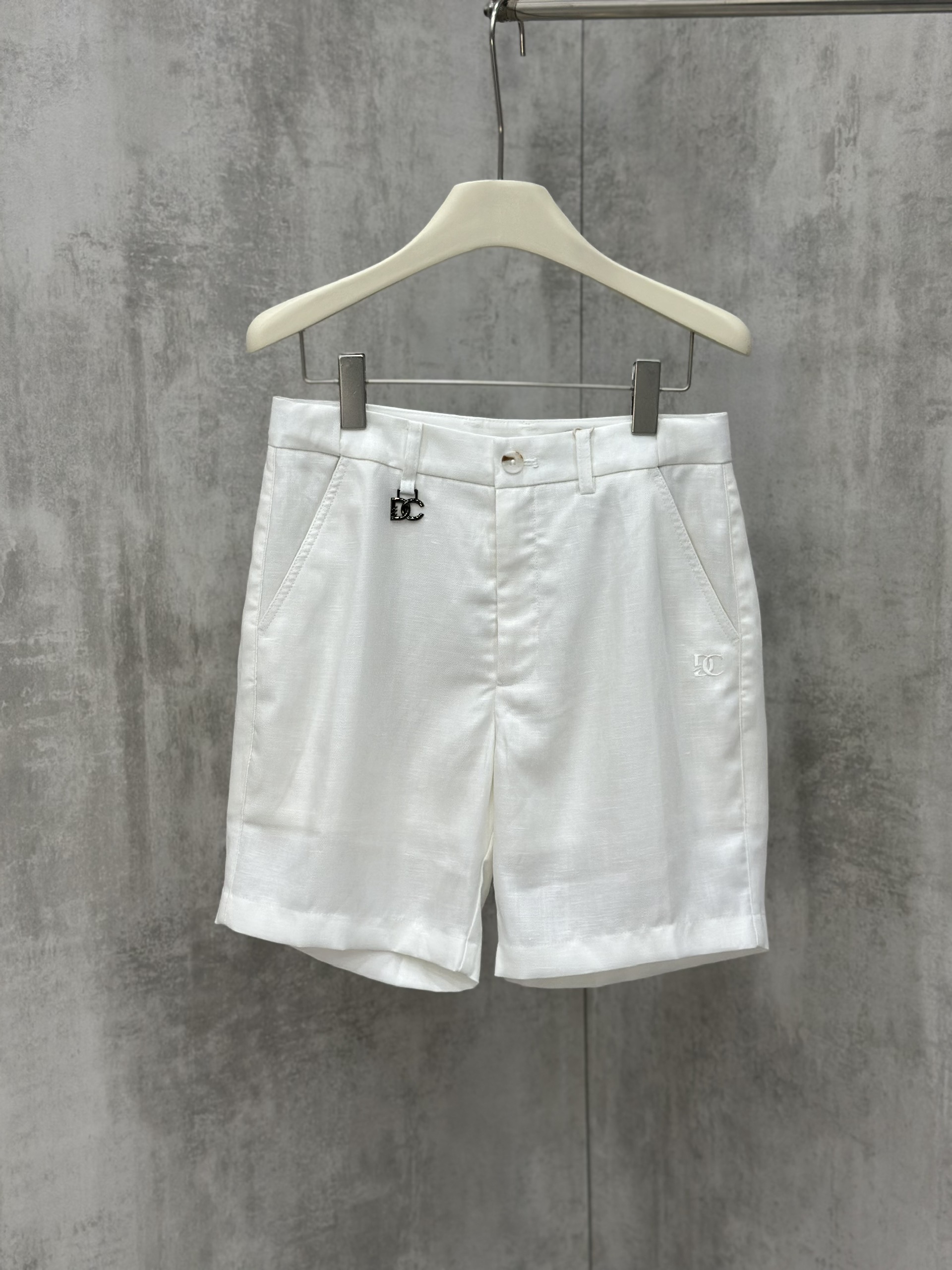 Quần short đũi Dolce Gabbana DG logo tag cạp Like Auth 28-34 VTN\Trắng