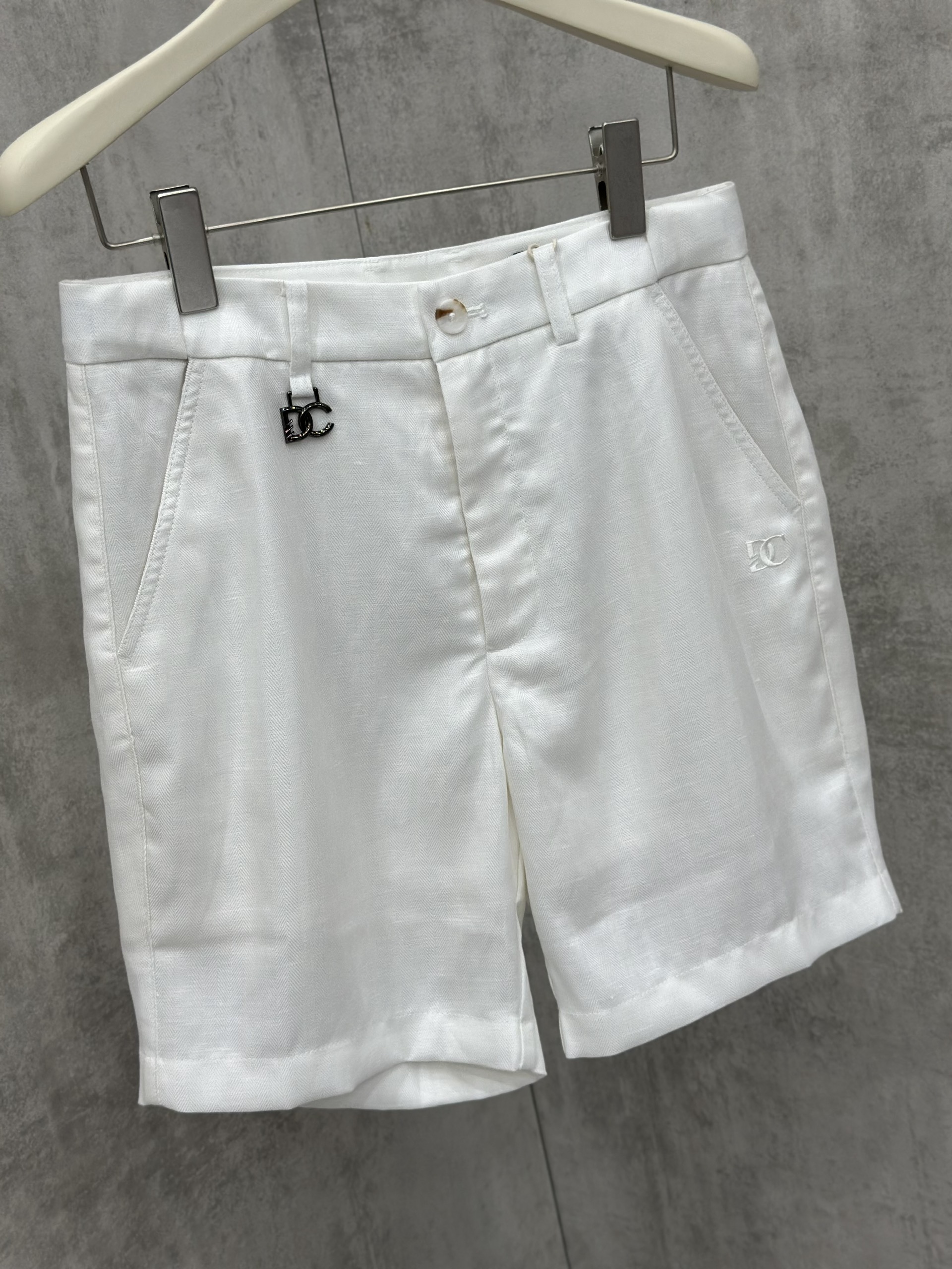 Quần short đũi Dolce Gabbana DG logo tag cạp Like Auth 28-34 VTN\Trắng