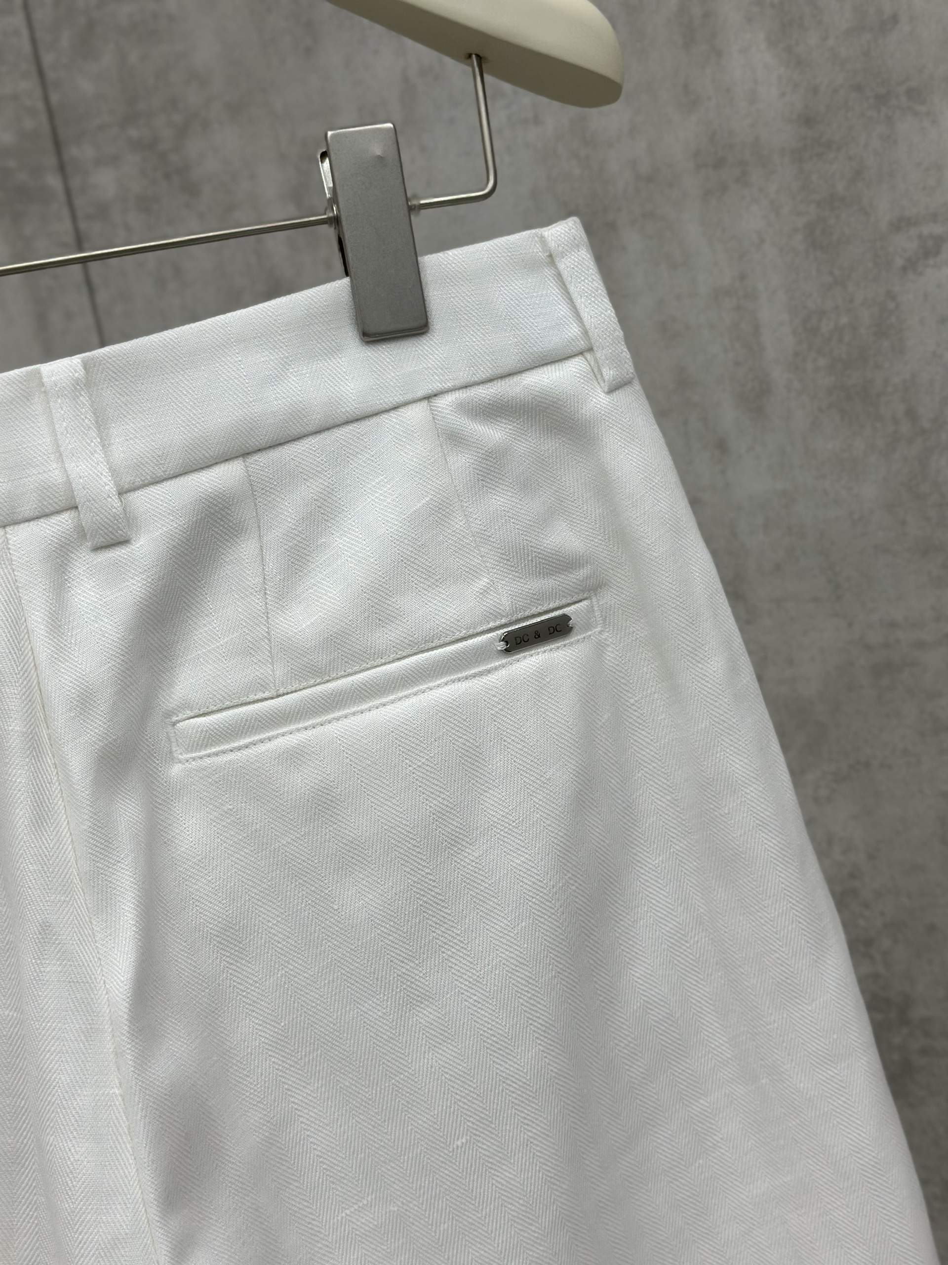 Quần short đũi Dolce Gabbana DG logo tag cạp Like Auth 28-34 VTN\Trắng