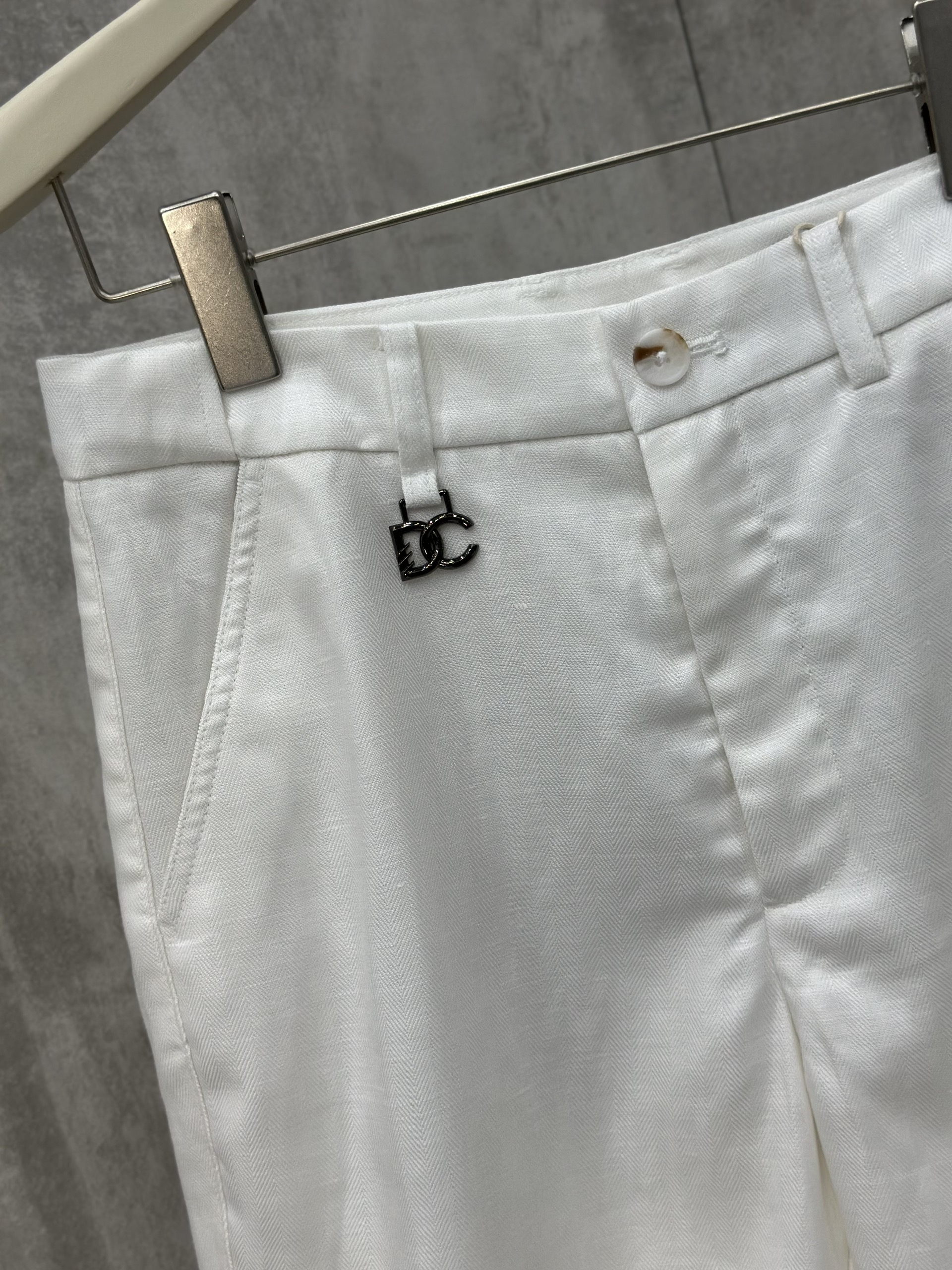 Quần short đũi Dolce Gabbana DG logo tag cạp Like Auth 28-34 VTN\Trắng