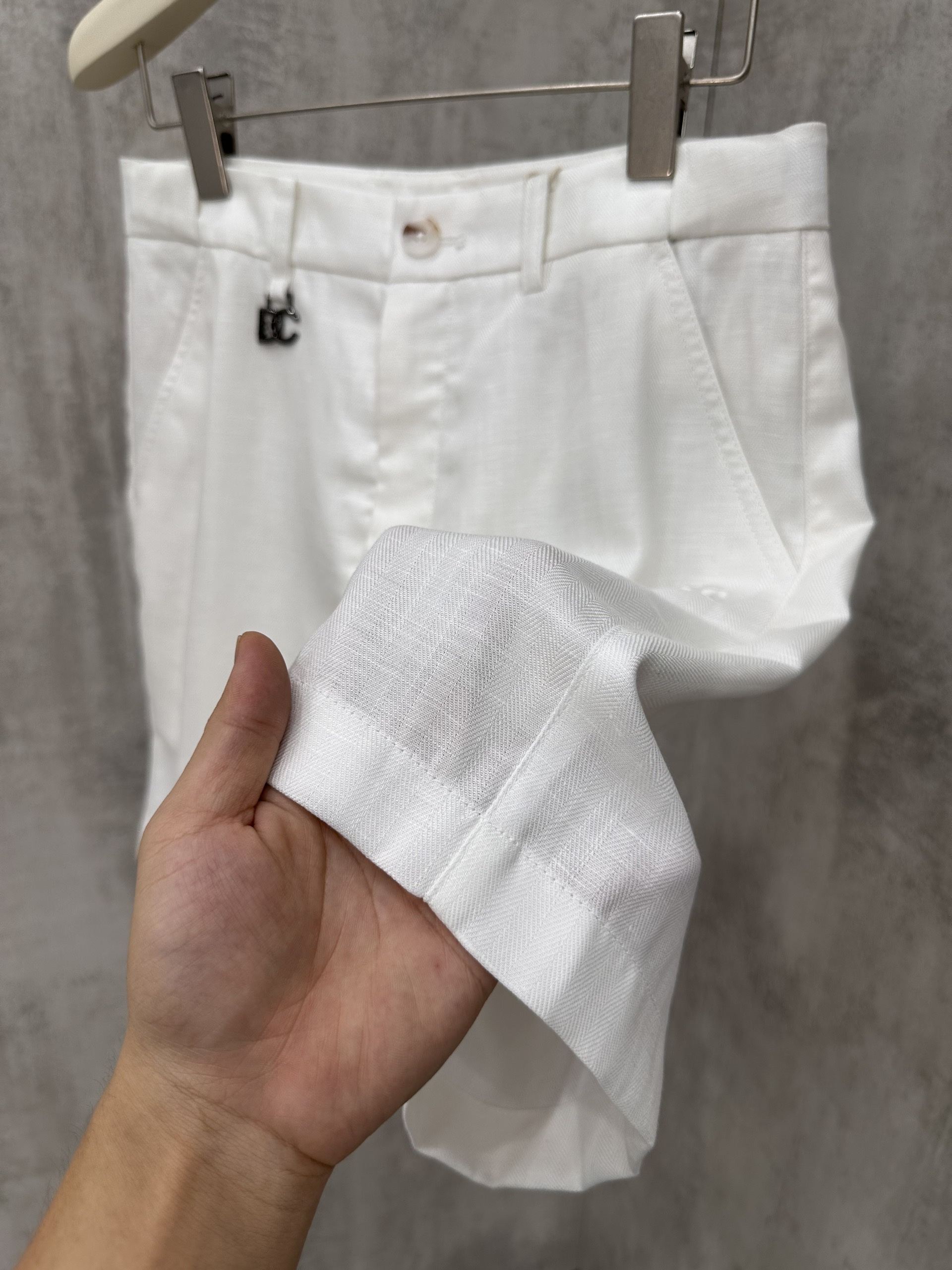 Quần short đũi Dolce Gabbana DG logo tag cạp Like Auth 28-34 VTN\Trắng