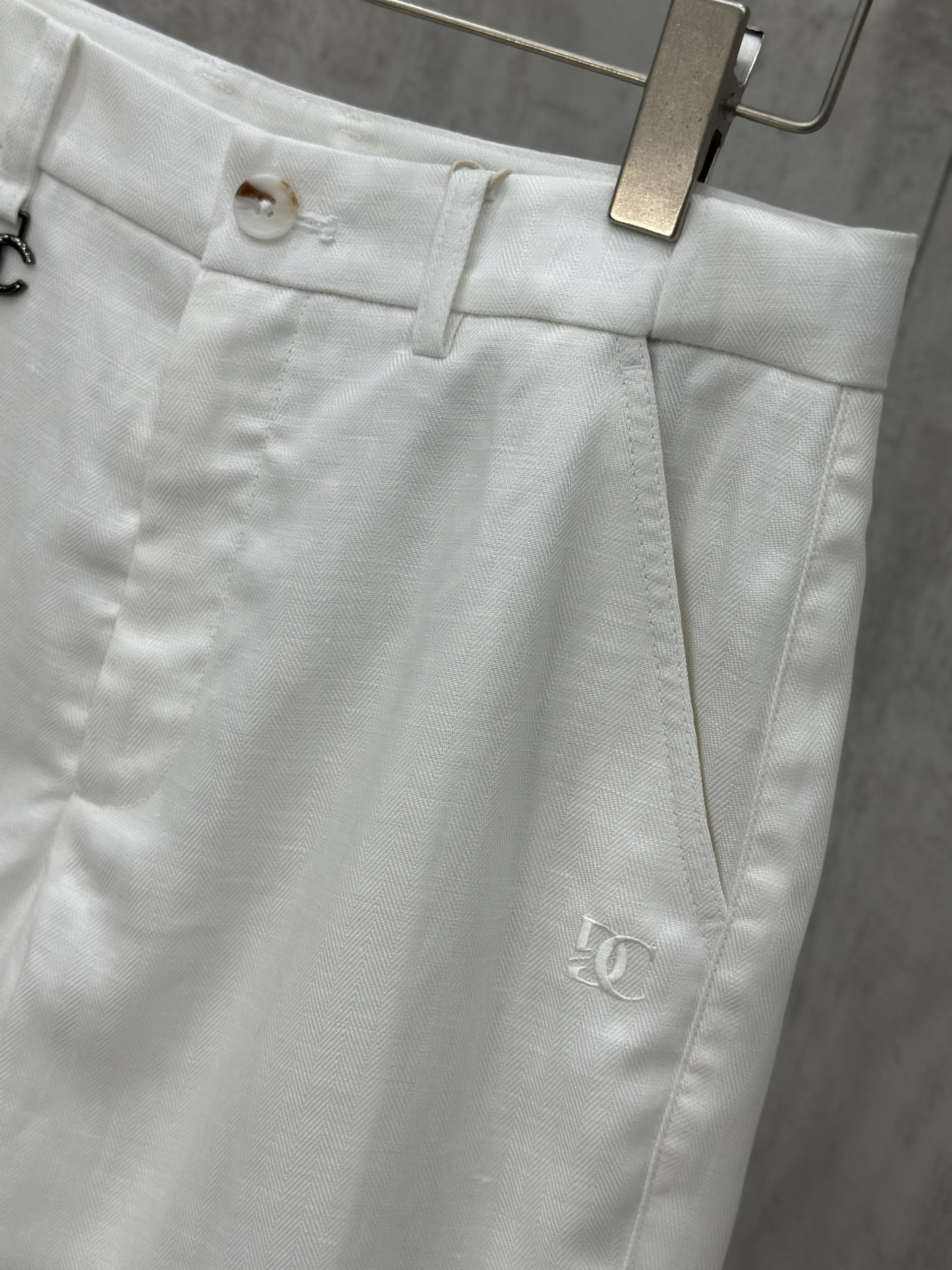 Quần short đũi Dolce Gabbana DG logo tag cạp Like Auth 28-34 VTN\Trắng