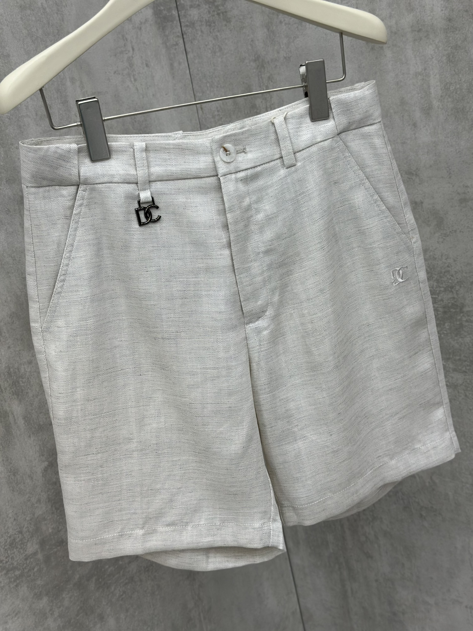 Quần short đũi Dolce Gabbana DG logo tag cạp Like Auth 28-34 VTN\Be