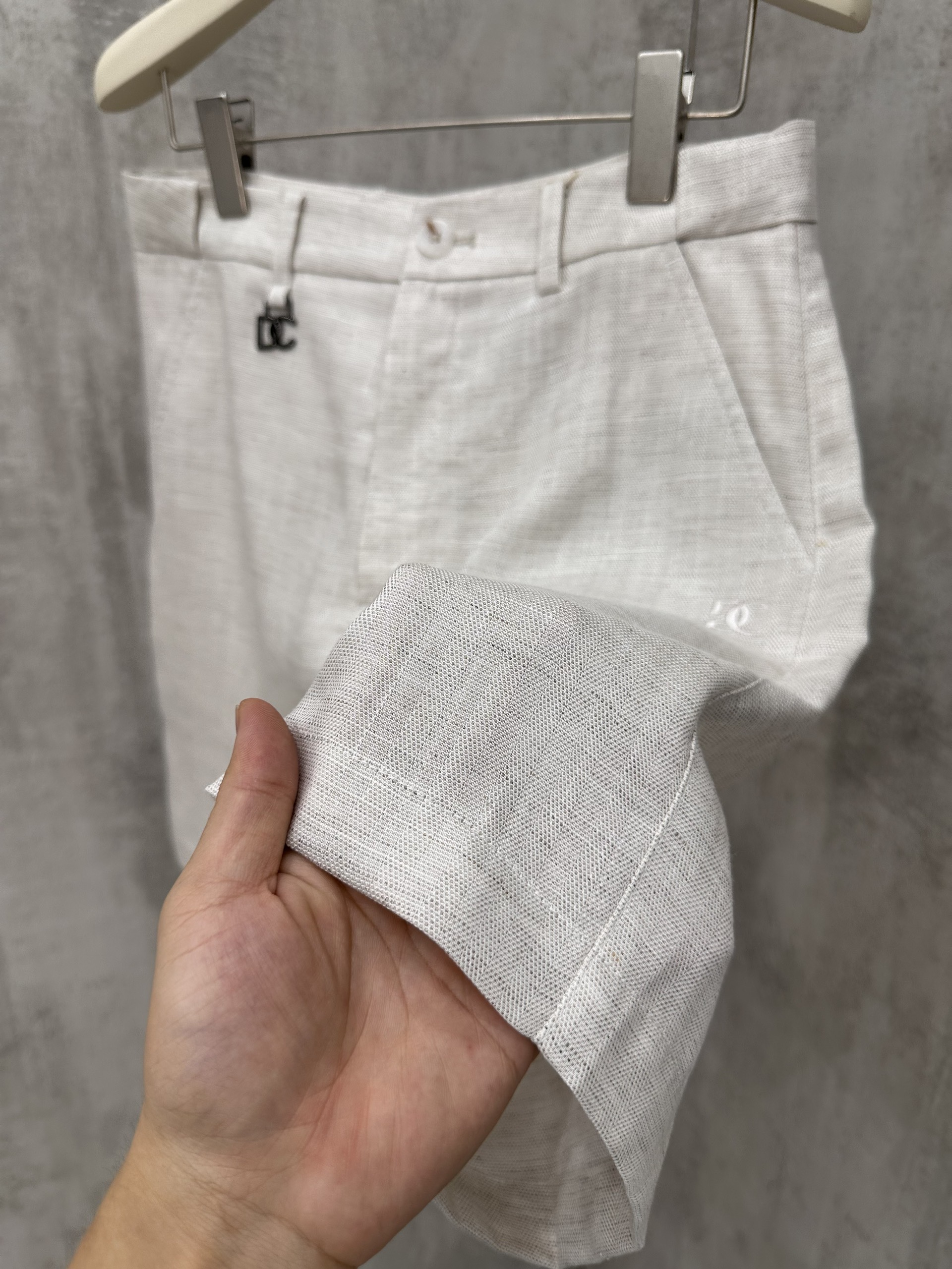 Quần short đũi Dolce Gabbana DG logo tag cạp Like Auth 28-34 VTN\Be