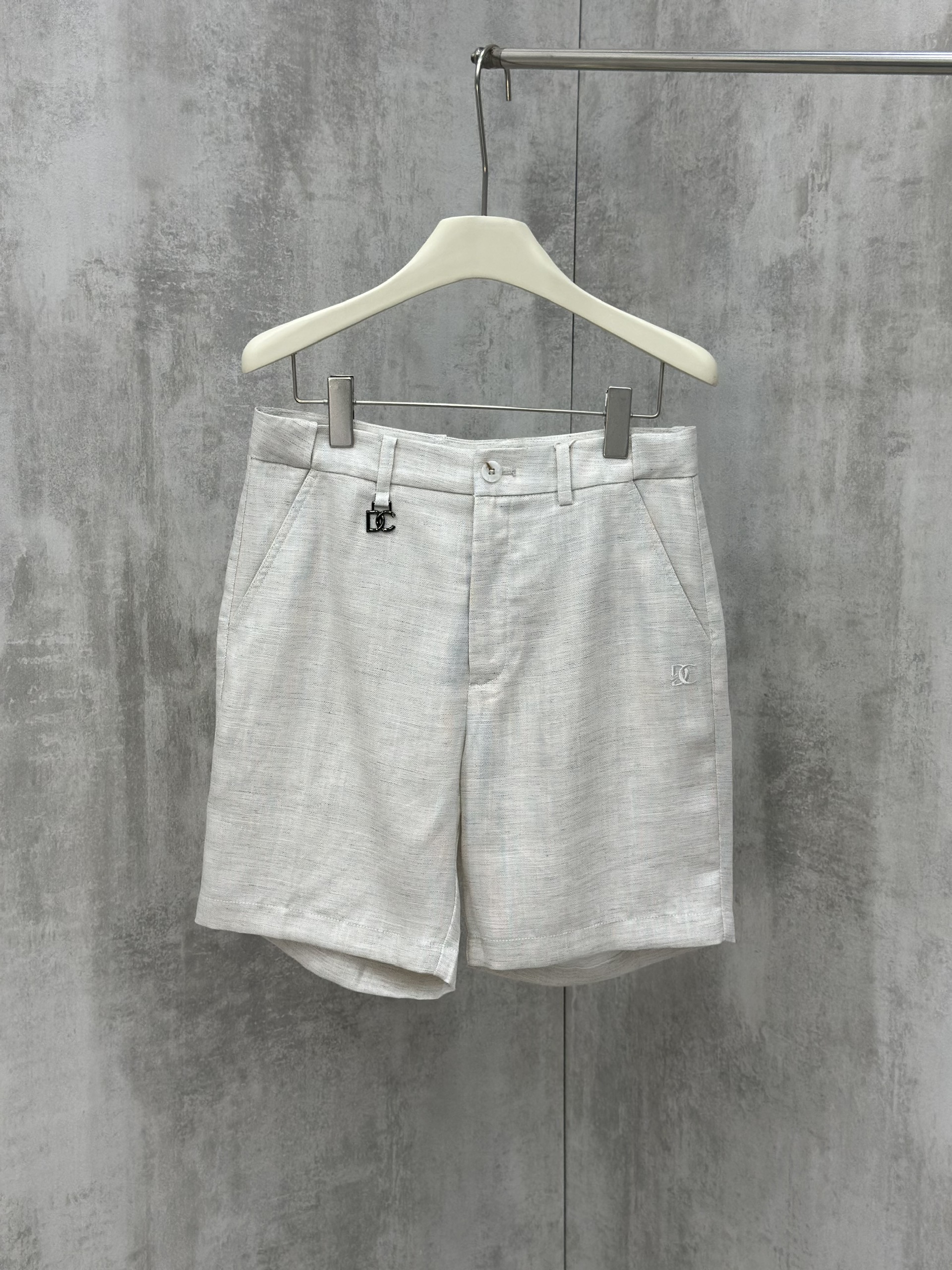 Quần short đũi Dolce Gabbana DG logo tag cạp Like Auth 28-34 VTN\Be