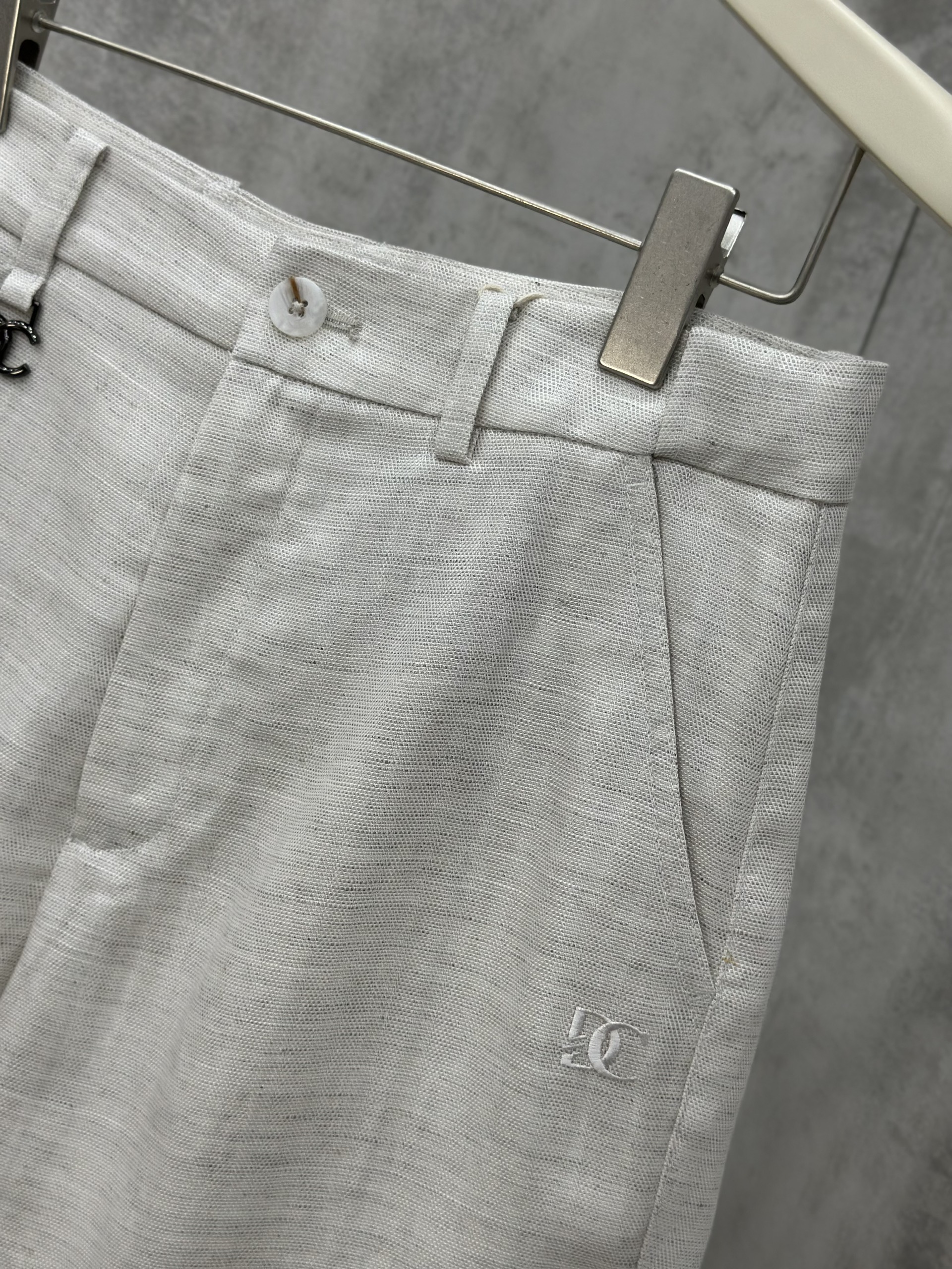 Quần short đũi Dolce Gabbana DG logo tag cạp Like Auth 28-34 VTN\Be