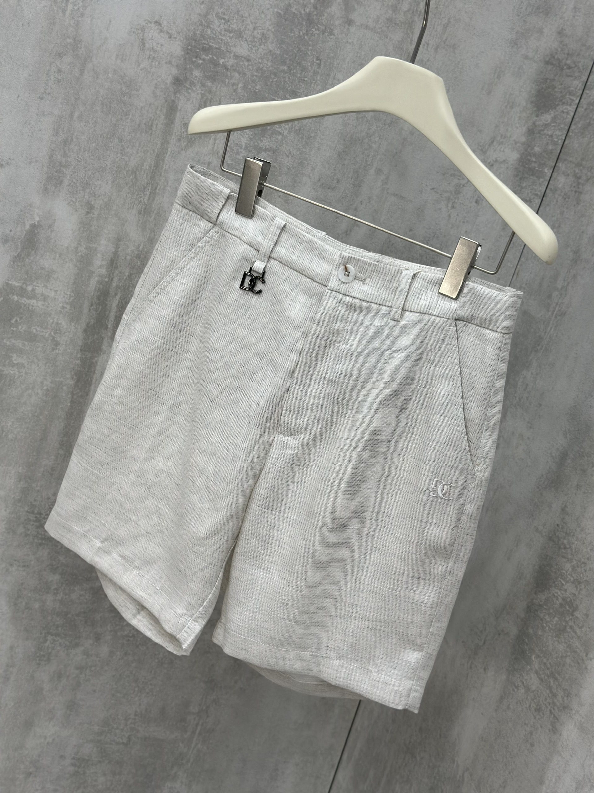 Quần short đũi Dolce Gabbana DG logo tag cạp Like Auth 28-34 VTN\Be