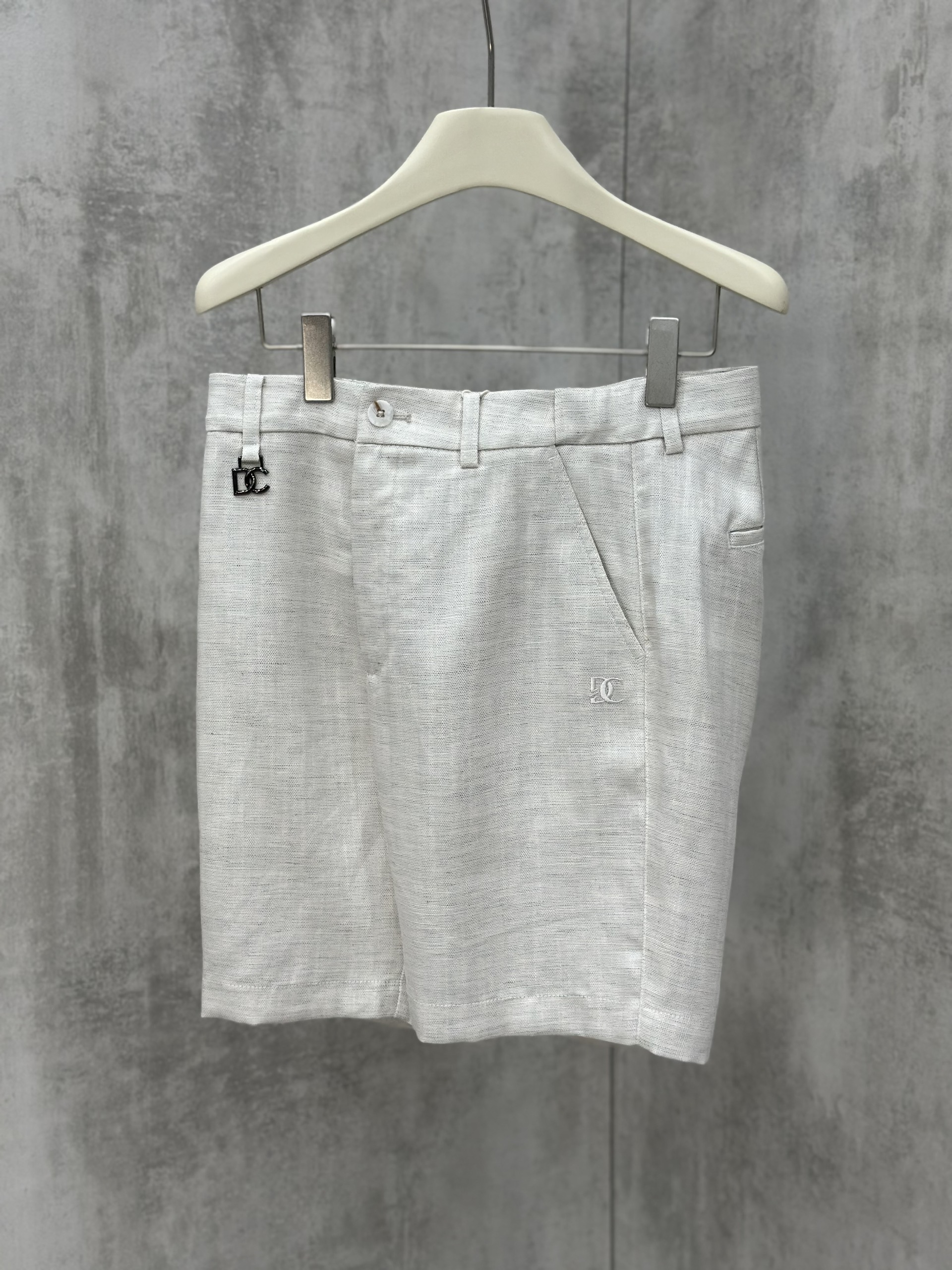 Quần short đũi Dolce Gabbana DG logo tag cạp Like Auth 28-34 VTN\Be
