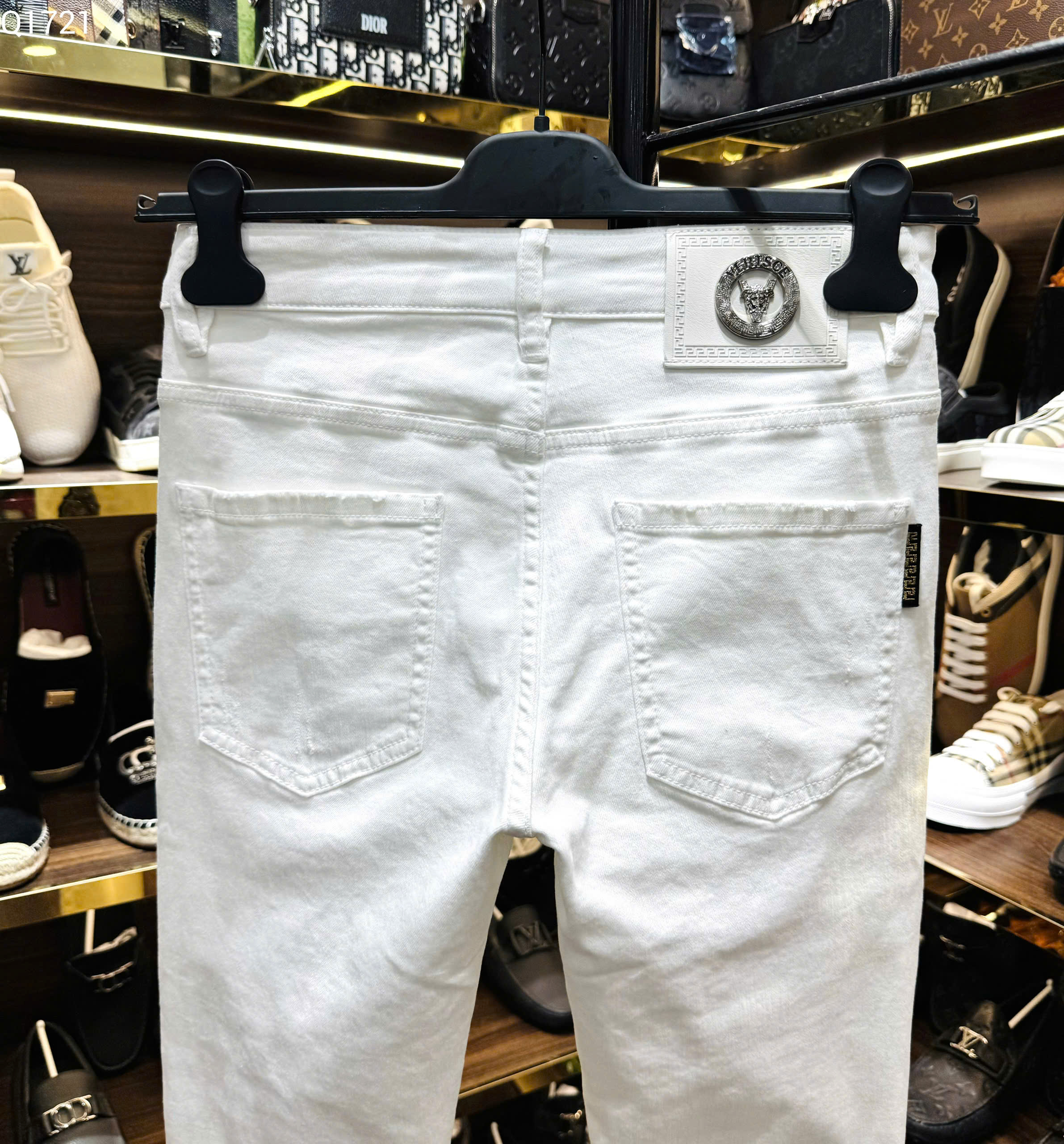 Quần Jean Versace VS Trắng rách mài vá wash logo tag huy hiệu thêu đùi Like Auth on web MK