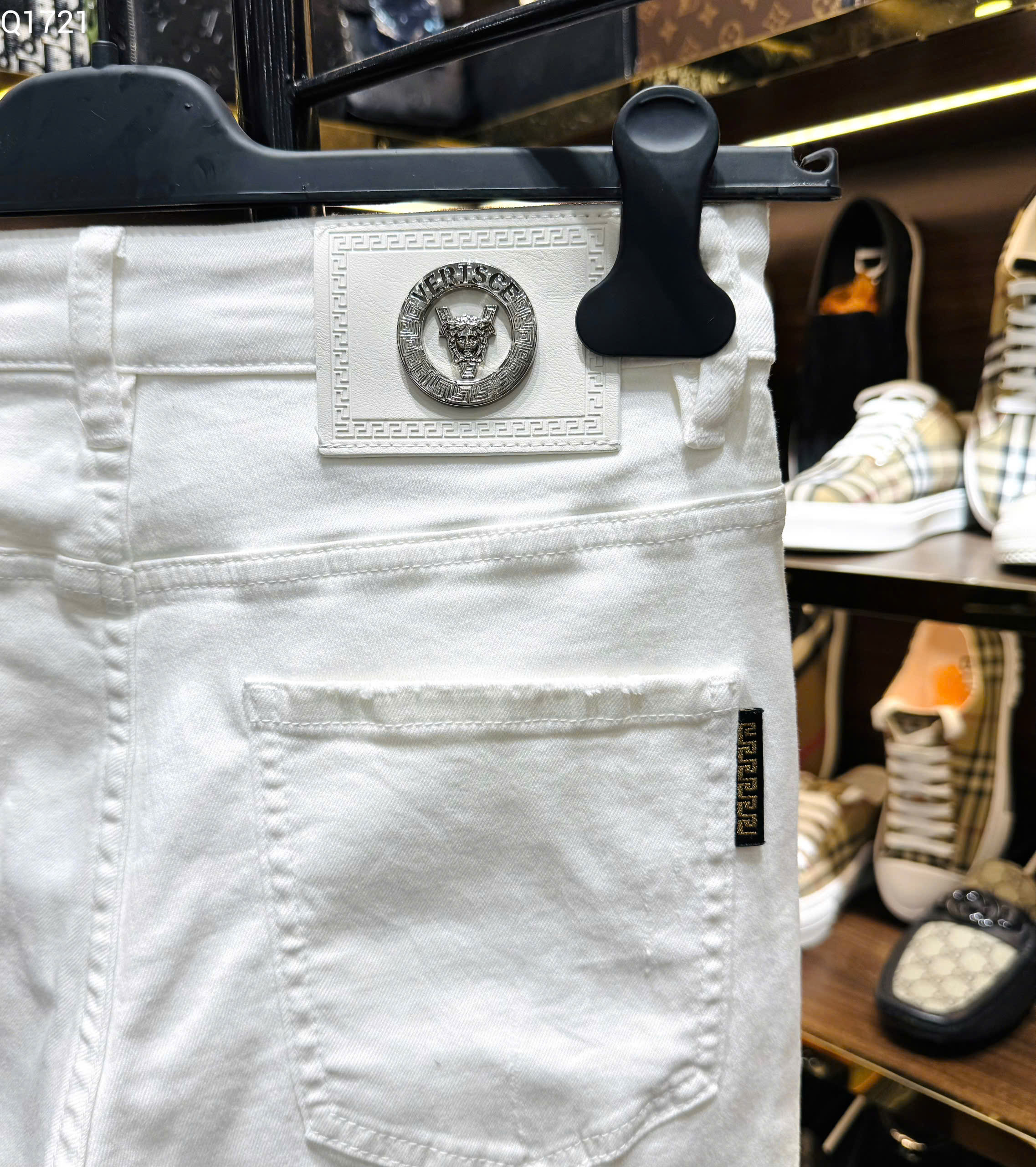 Quần Jean Versace VS Trắng rách mài vá wash logo tag huy hiệu thêu đùi Like Auth on web MK