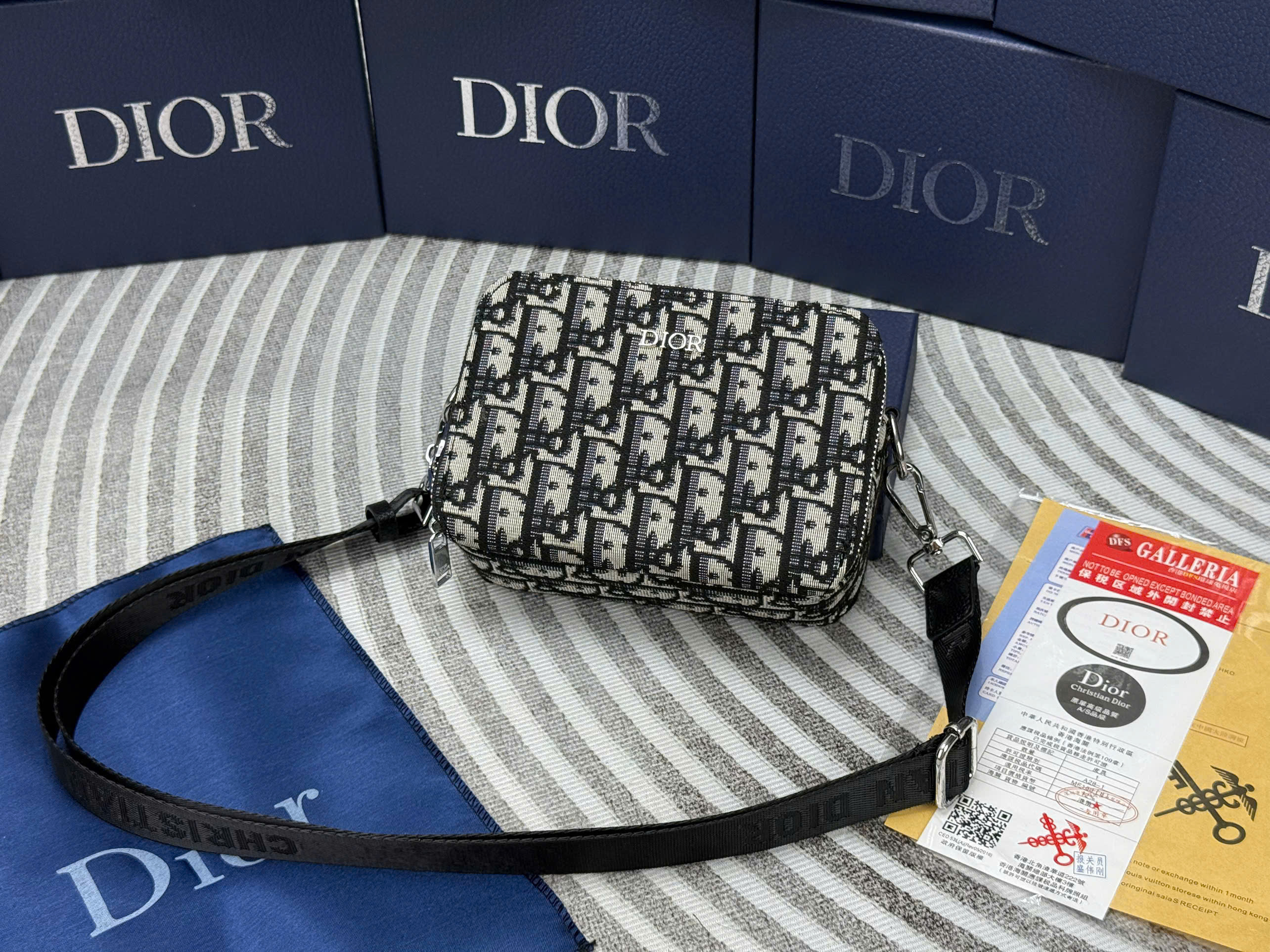 Túi đeo chéo Dior CD 2 khóa new 2026 Like Auth VTN