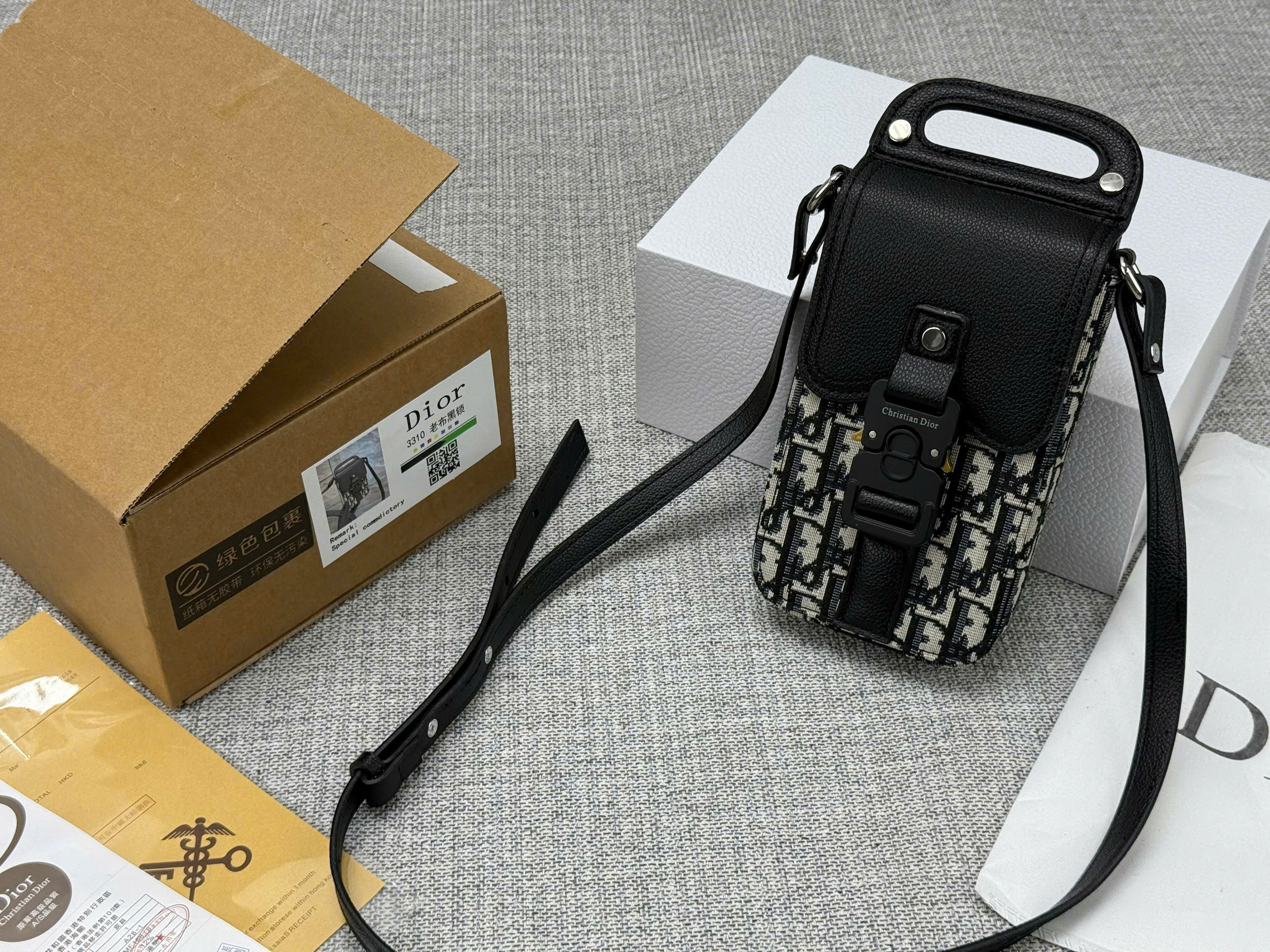 Túi đeo chéo Dior CD mini Zipped Pouch With Strap Beige And Black Dior Oblique Jacquard Like Auth VTN