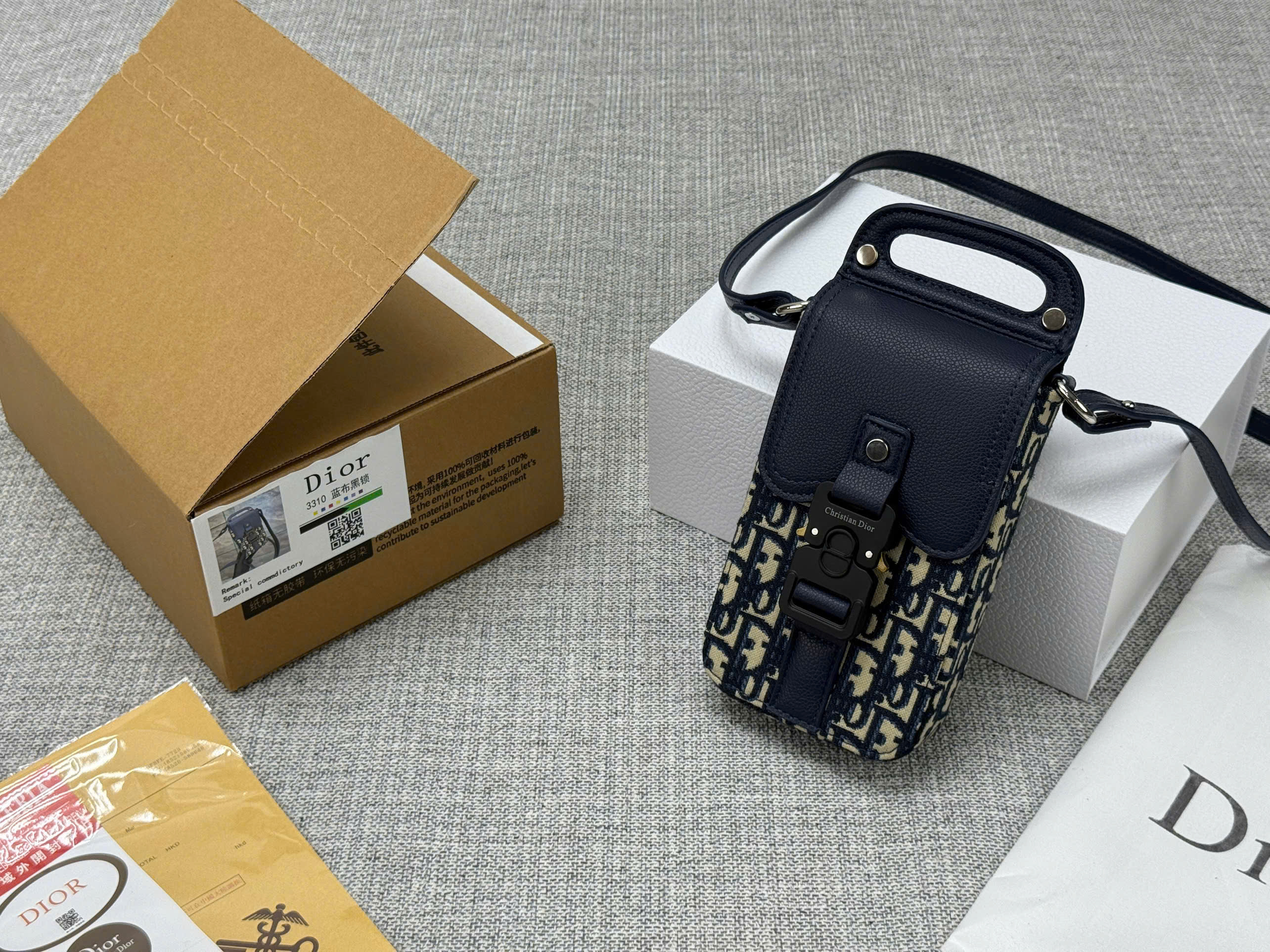 Túi đeo chéo Dior CD mini Zipped Pouch With Strap Beige And Black Dior Oblique Jacquard Like Auth VTN