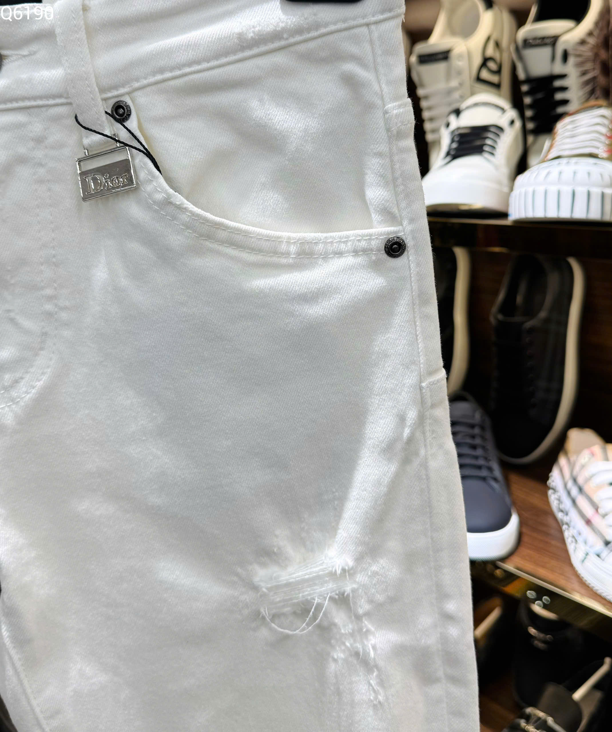 Quần Jean Dior CD Trắng  rách mài logo chữ xắn gấu Like Auth on web MK