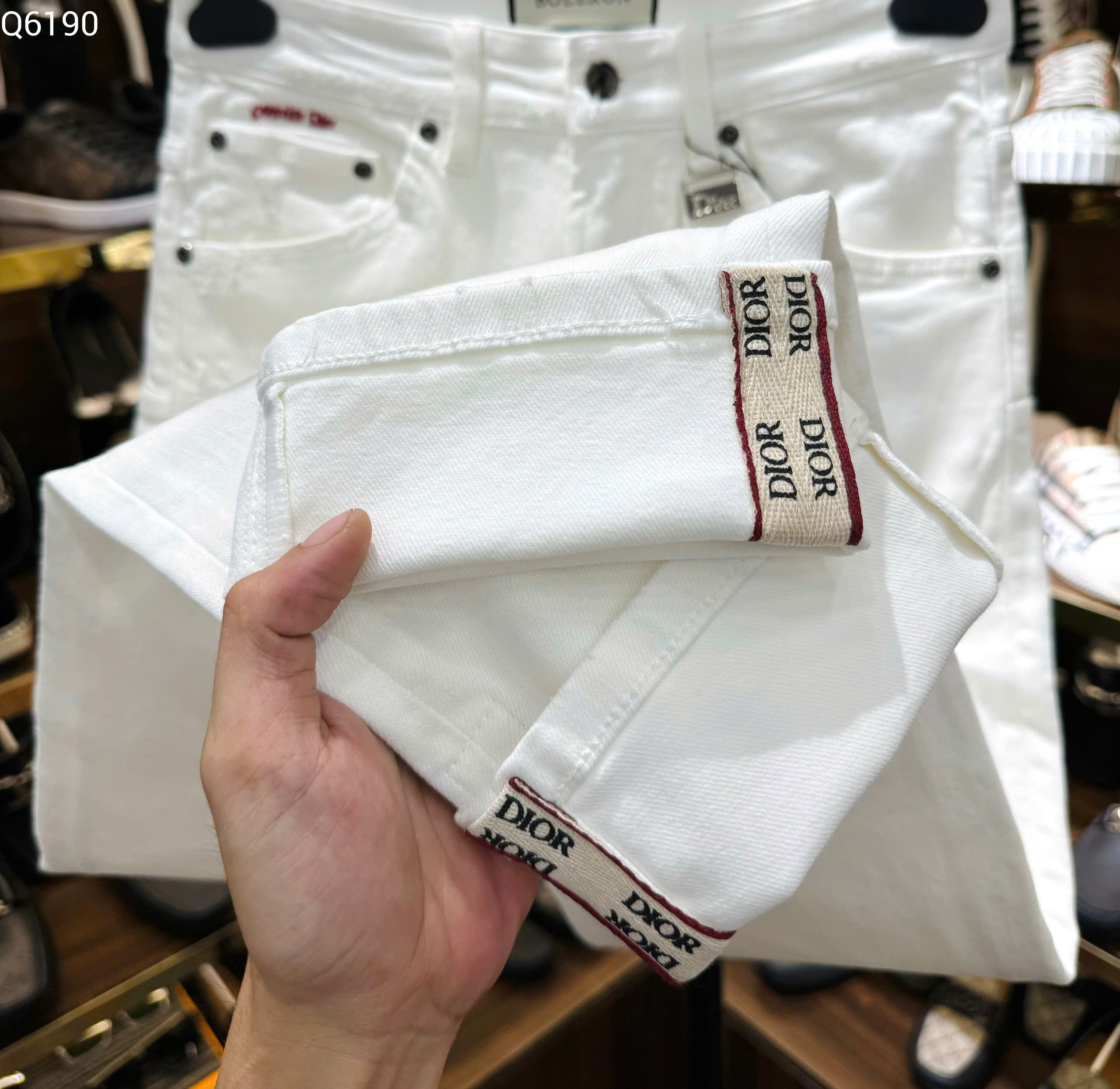 Quần Jean Dior CD Trắng  rách mài logo chữ xắn gấu Like Auth on web MK