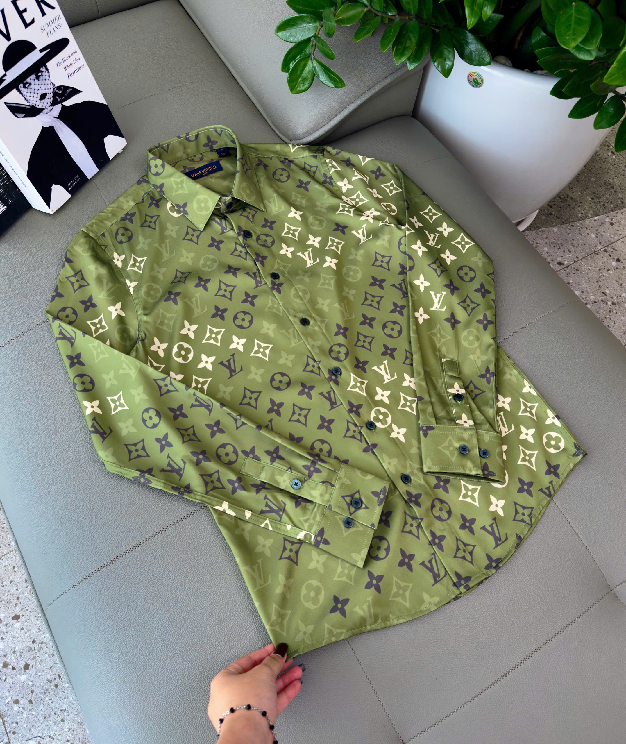 Áo sơ mi Louis Vuitton LV lụa Xanh Rêu họa tiết monogram Đen Trắng Like Auth 38-41 DDT