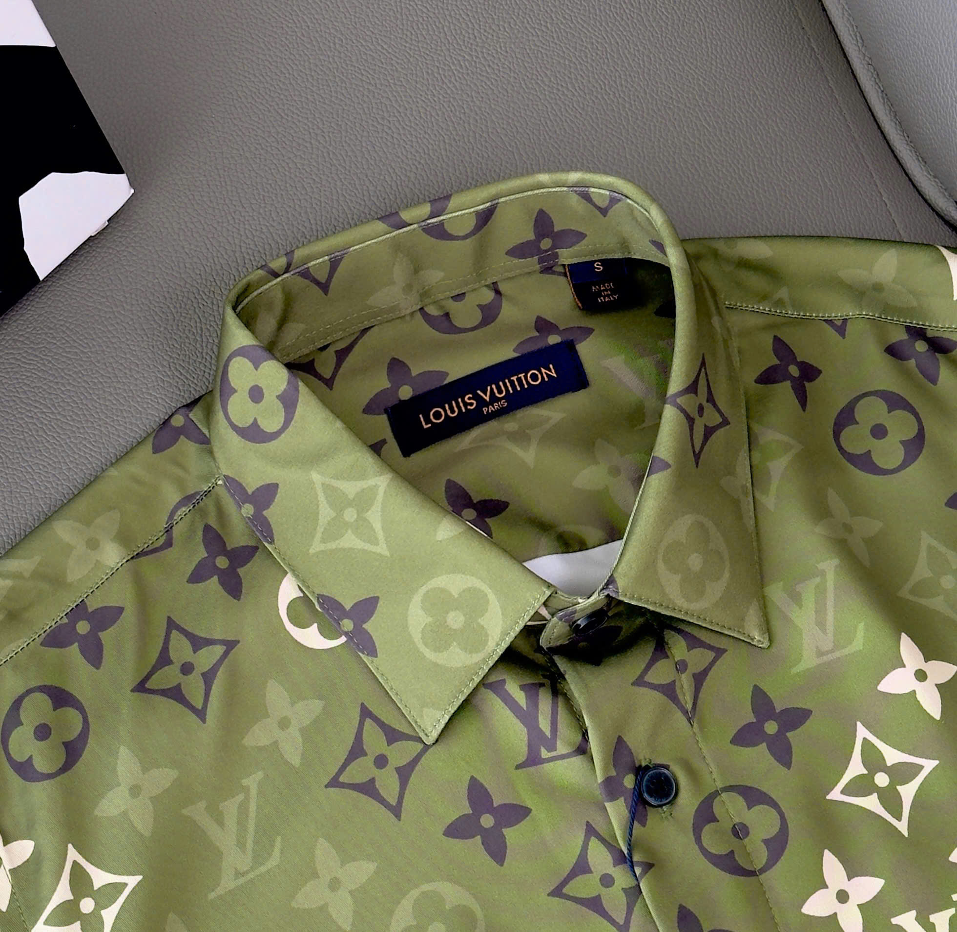 Áo sơ mi Louis Vuitton LV lụa Xanh Rêu họa tiết monogram Đen Trắng Like Auth 38-41 DDT