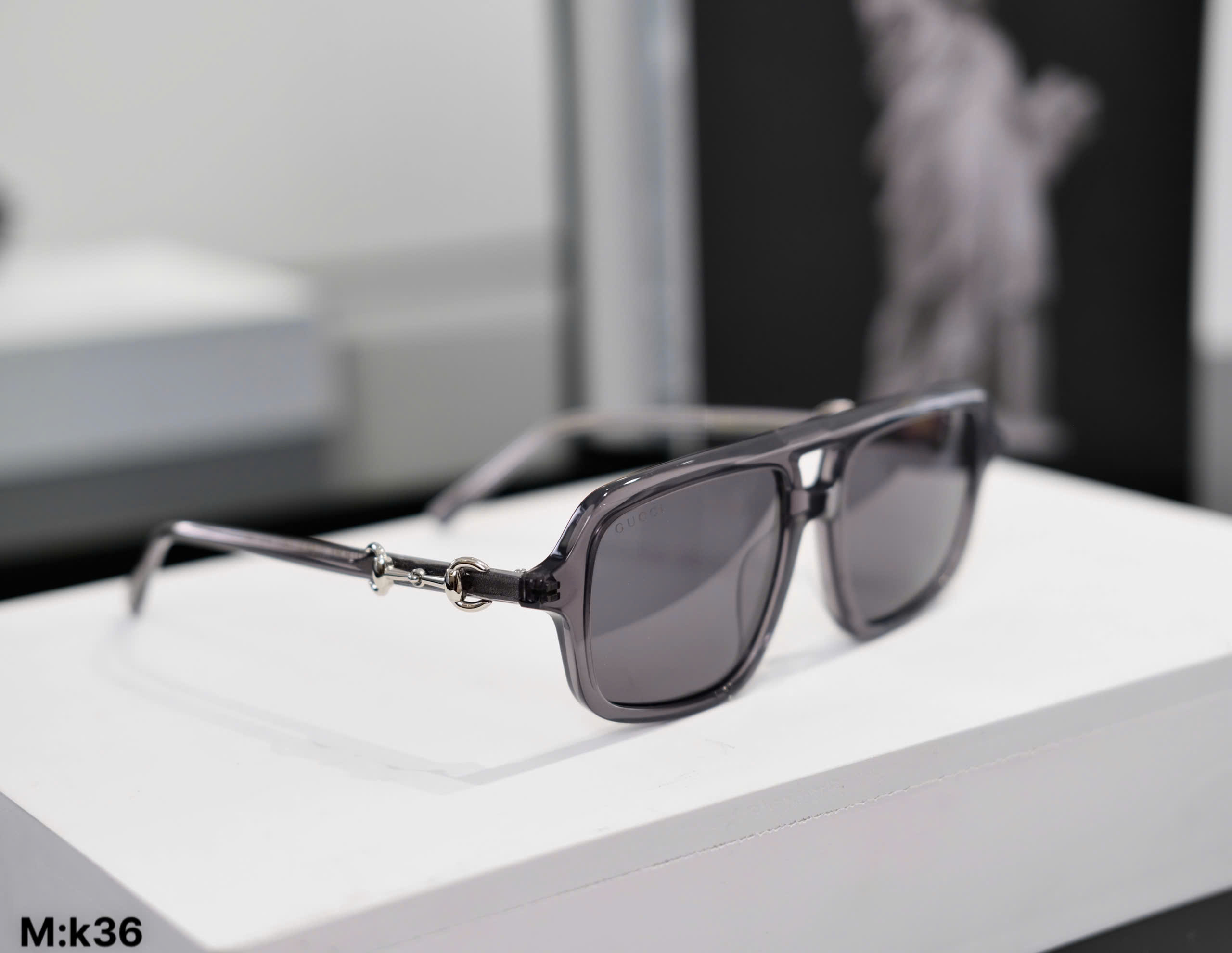 Kính mát thời trang Gucci GC Xám gọng tag bạc móc khóa xích Like Auth DDT
